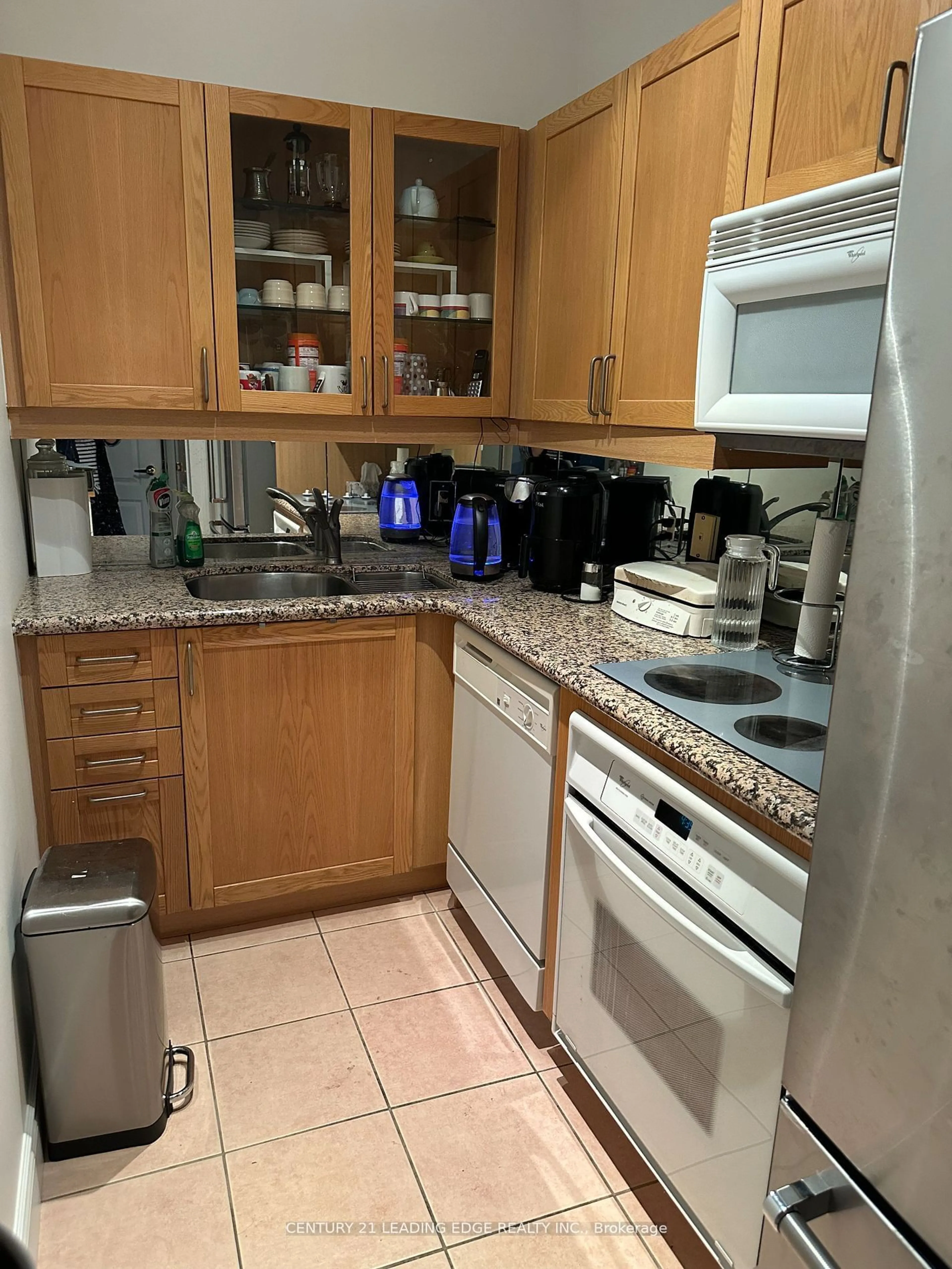 Standard kitchen for 840 Church St #6 & 7, Toronto Ontario M4W 3Y5