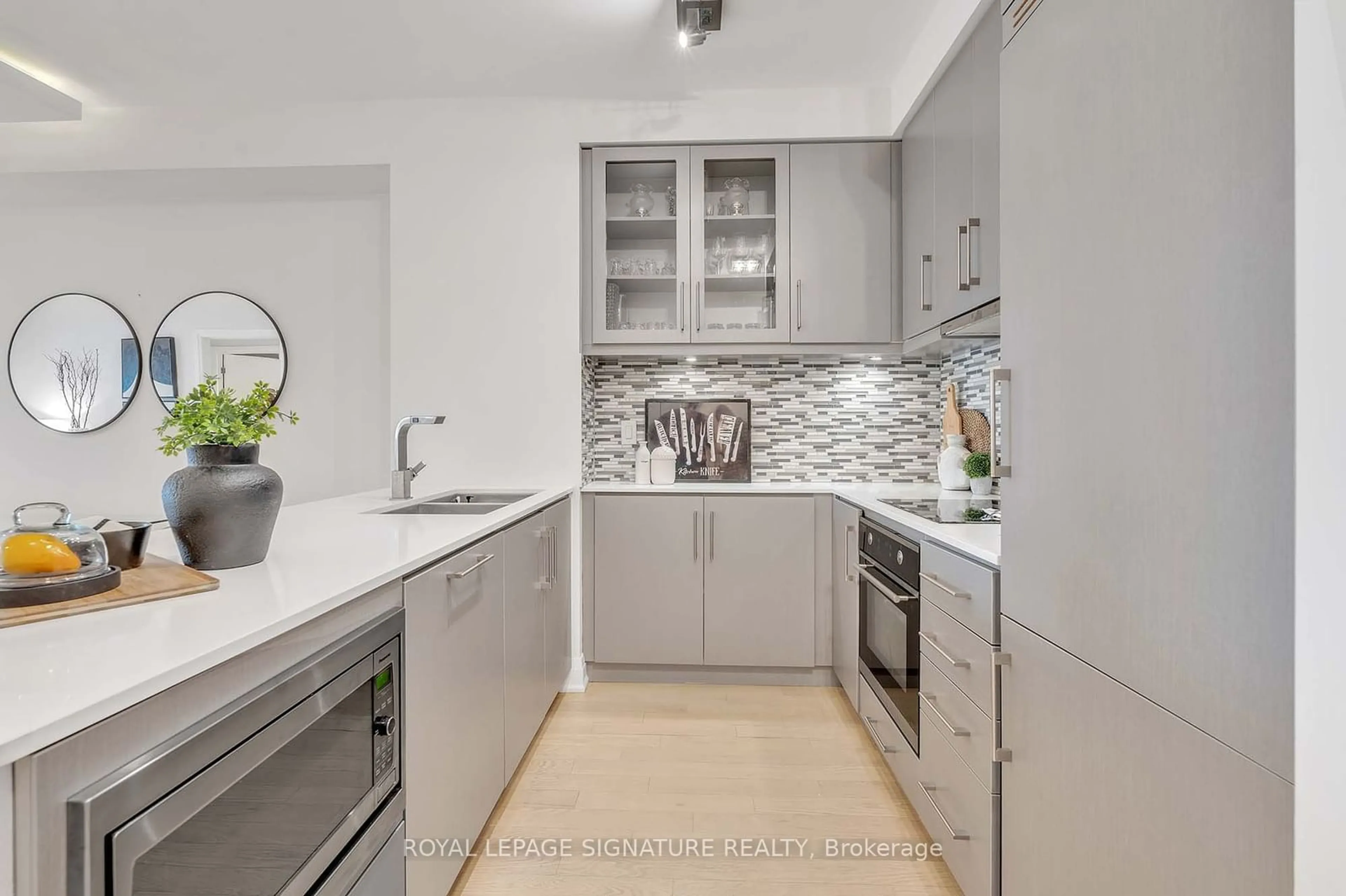 Contemporary kitchen, ceramic floors, cottage for 21 Clairtrell Rd #218, Toronto Ontario M2N 0G8