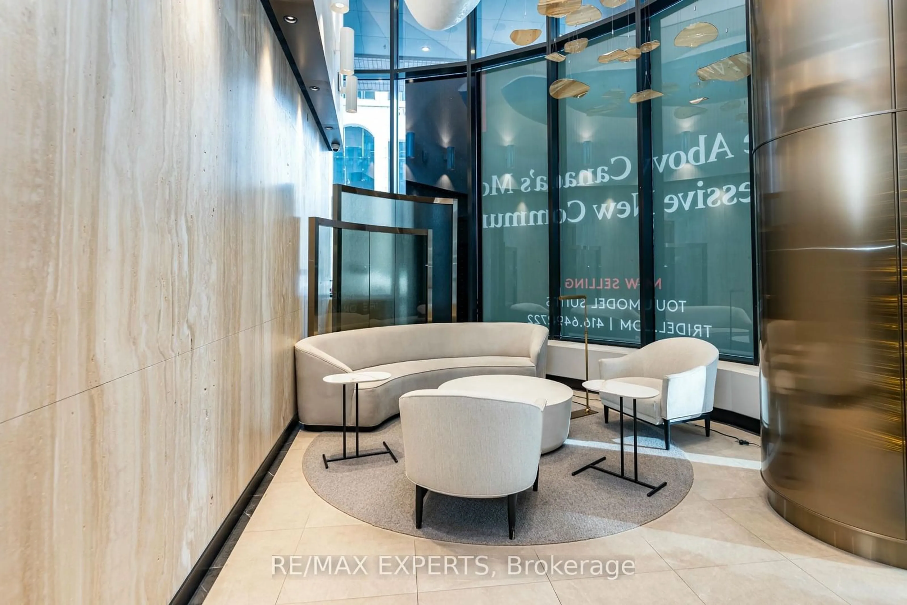 Indoor foyer for 480 Front St #1903, Toronto Ontario M5V 0V5