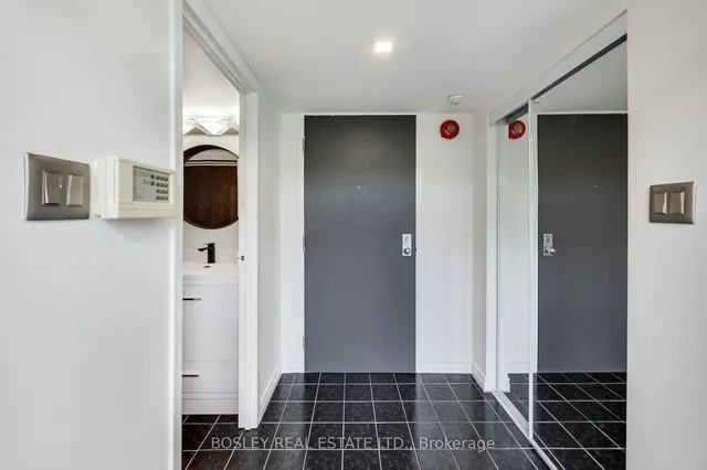 Additional property image - 393 King St Unit 202