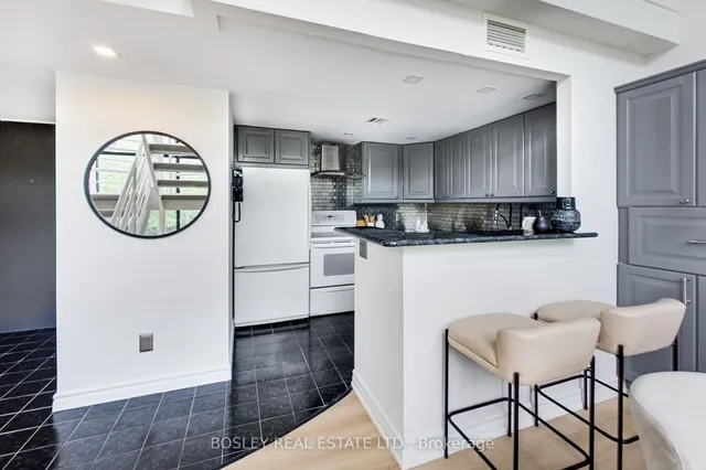 Additional property image - 393 King St Unit 202