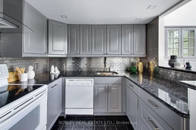 Additional property image - 393 King St Unit 202