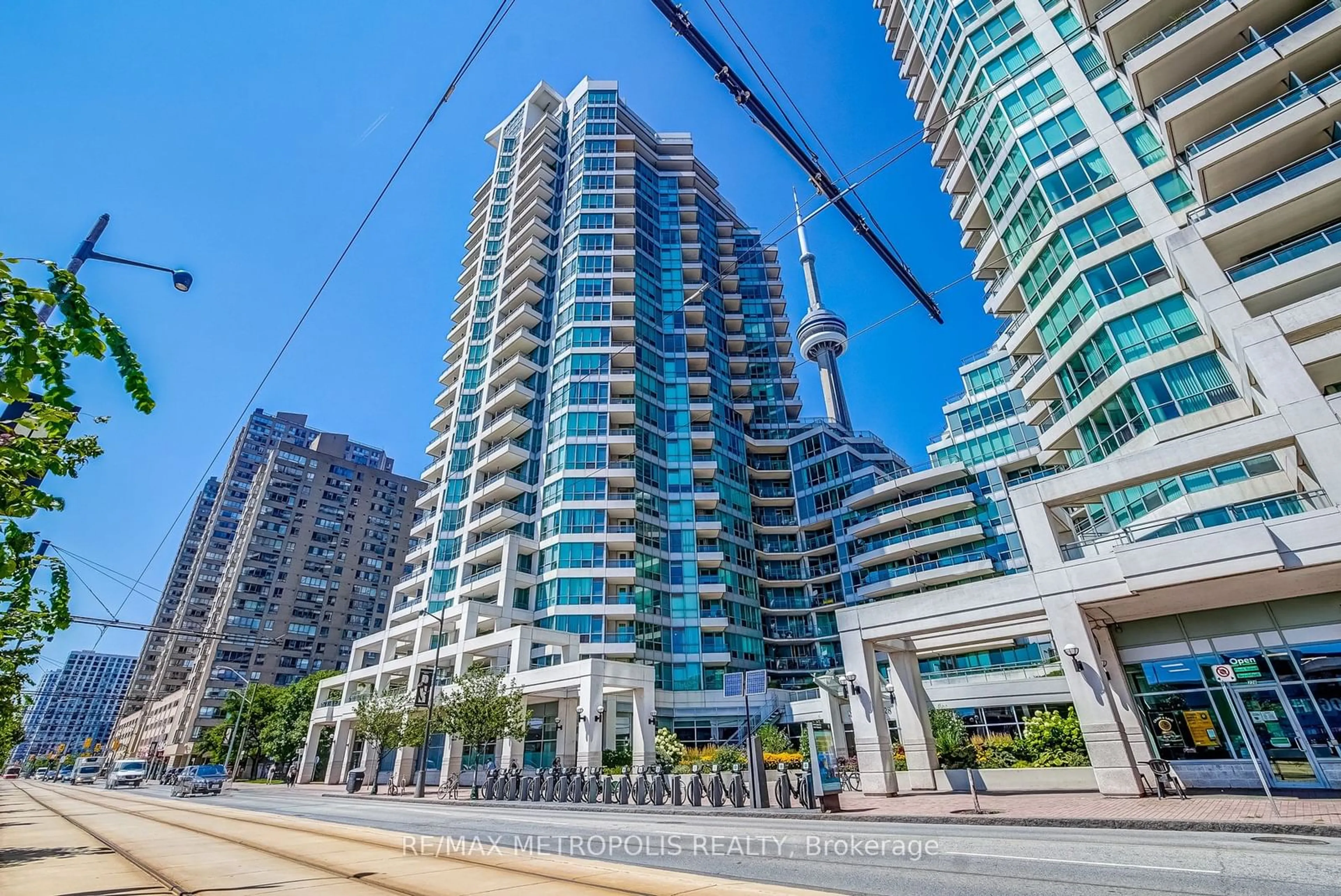 A pic from exterior of the house or condo, the view of city buildings for 230 Queens Quay #820, Toronto Ontario M5J 2Y7