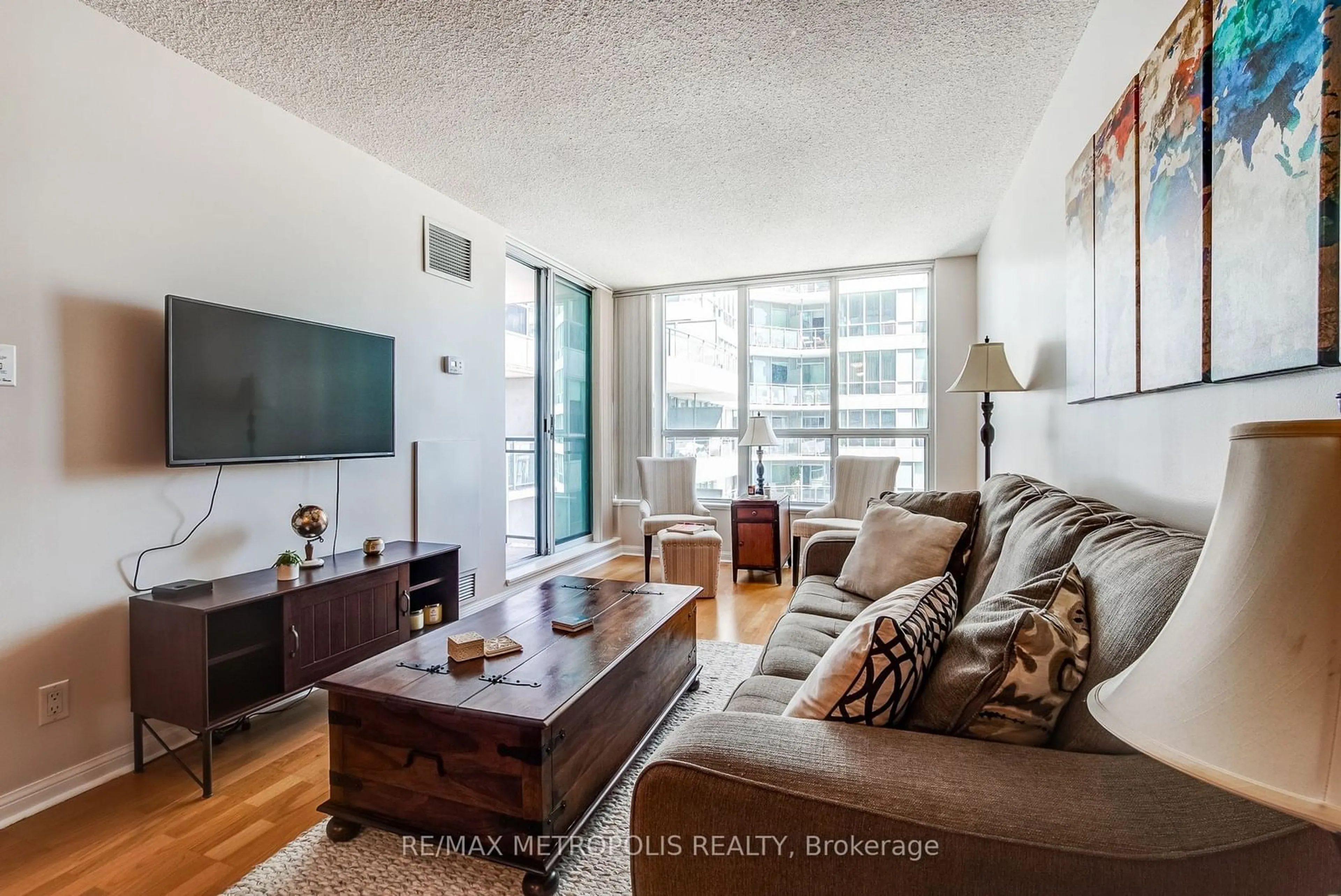 Living room, wood floors for 230 Queens Quay #820, Toronto Ontario M5J 2Y7