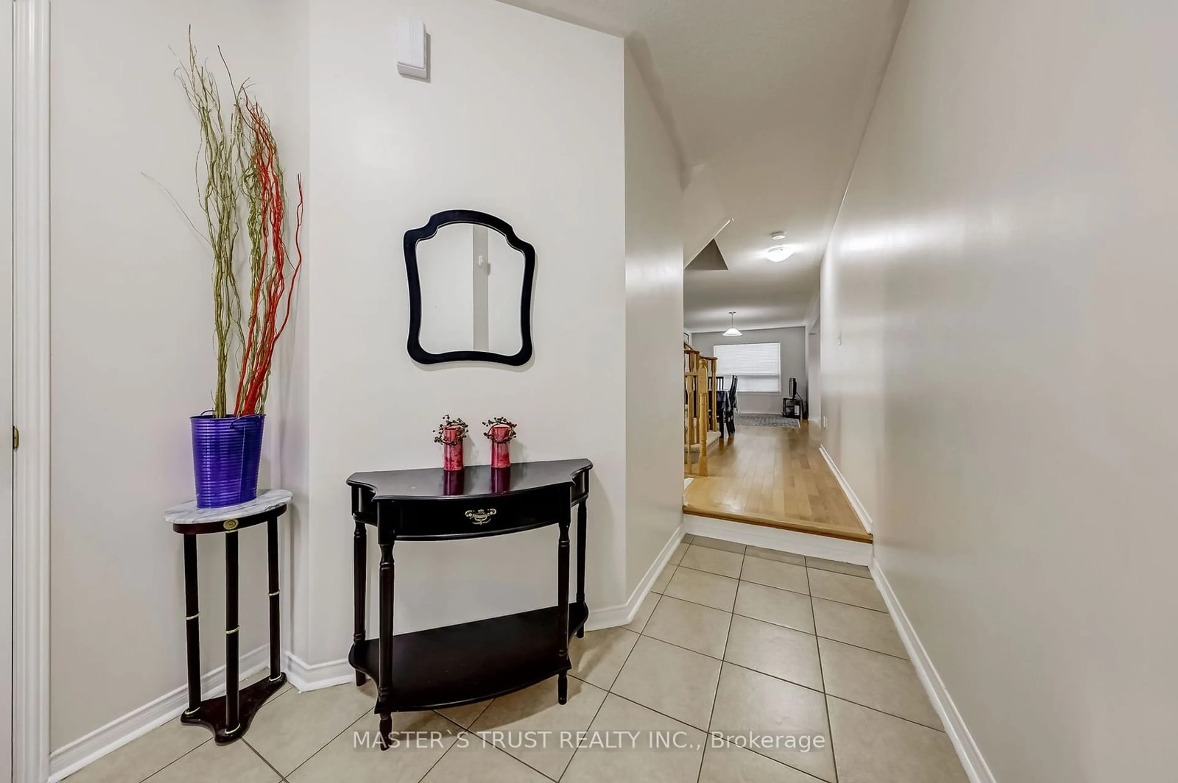 Indoor foyer, wood floors for 1621 Frolis St, Oshawa Ontario L1K 0L4