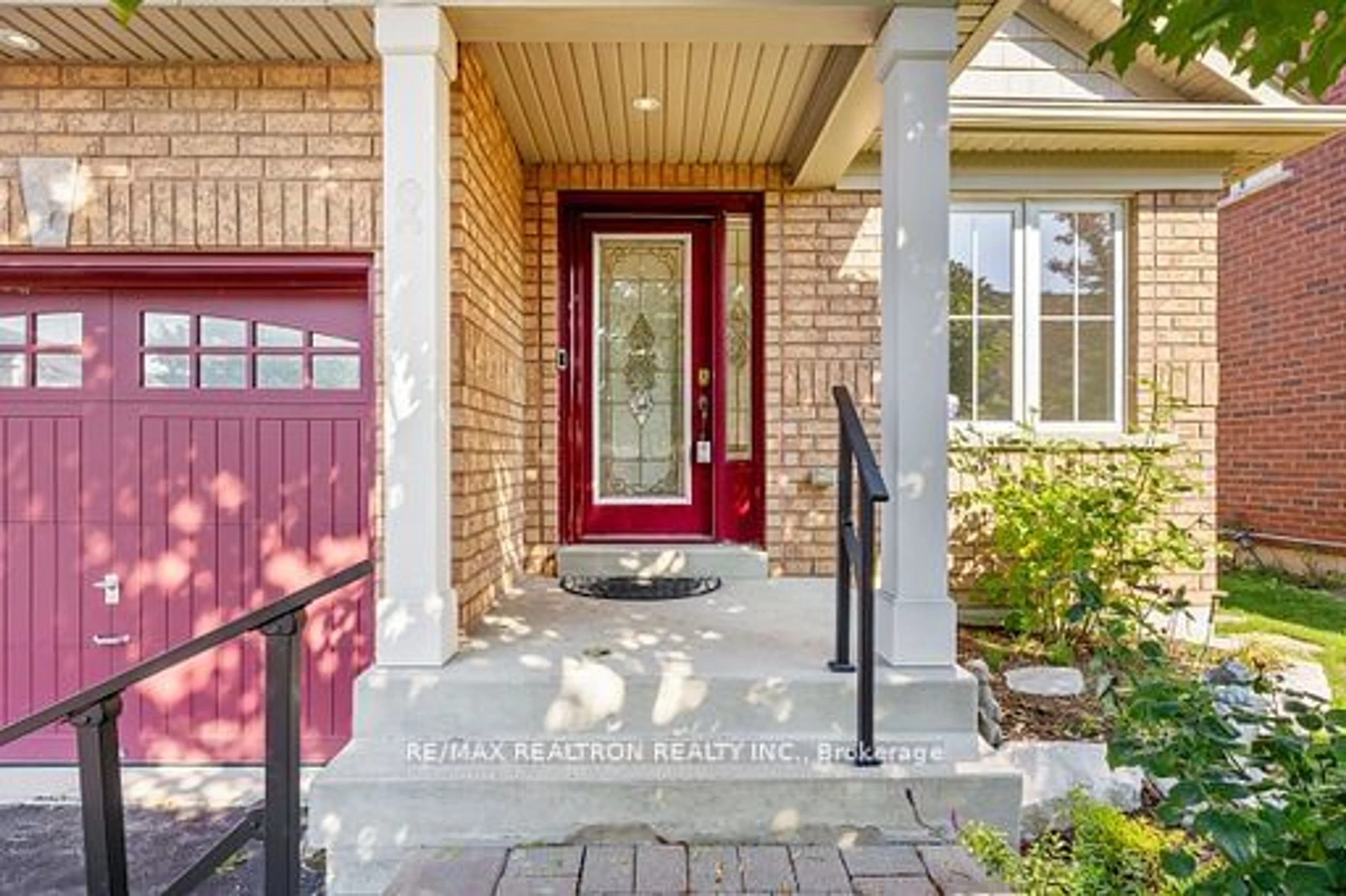 Indoor entryway, wood floors for 15 Galea Dr, Ajax Ontario L1Z 0J7