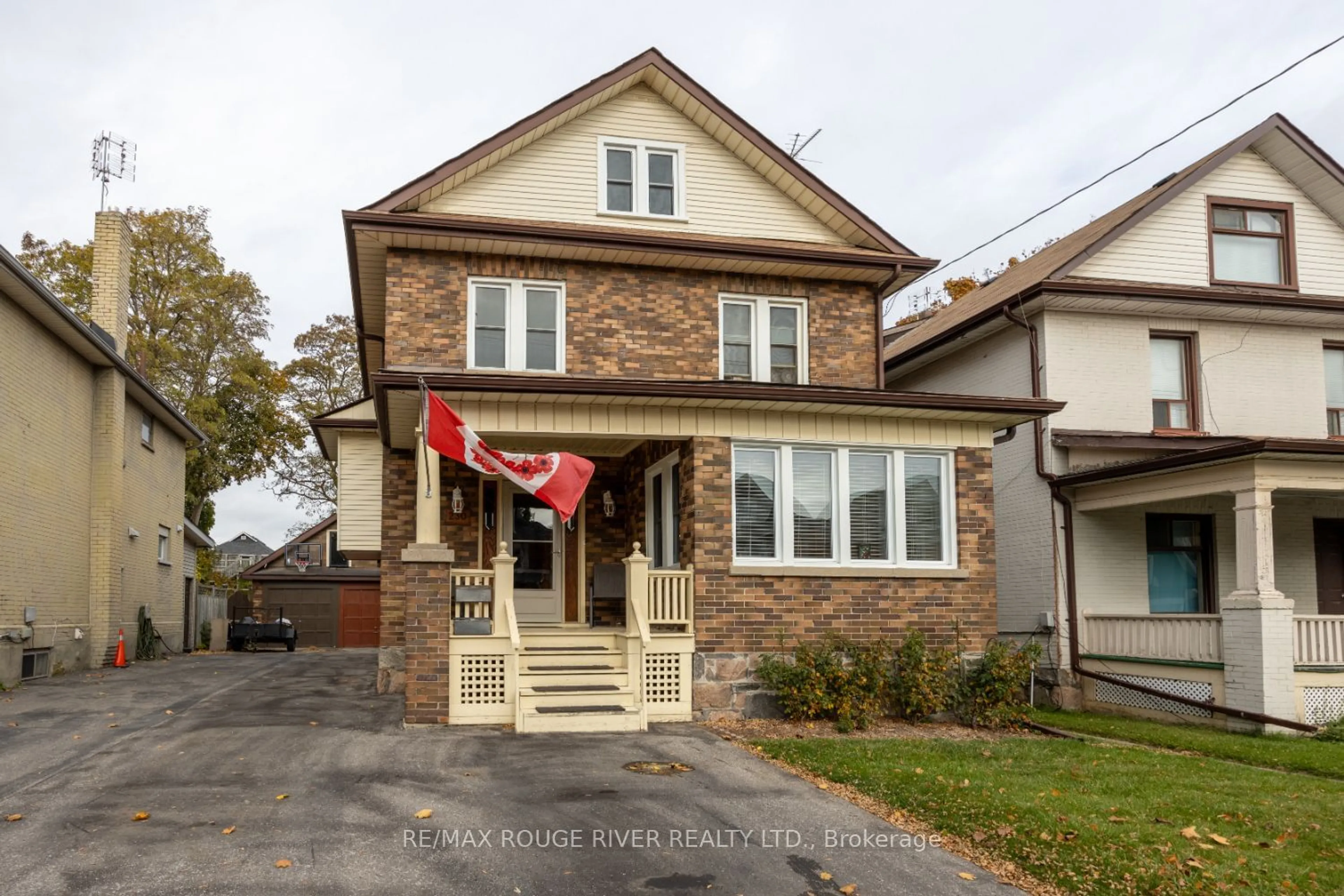 Frontside or backside of a home, cottage for 230 Athol St, Oshawa Ontario L1H 1K3