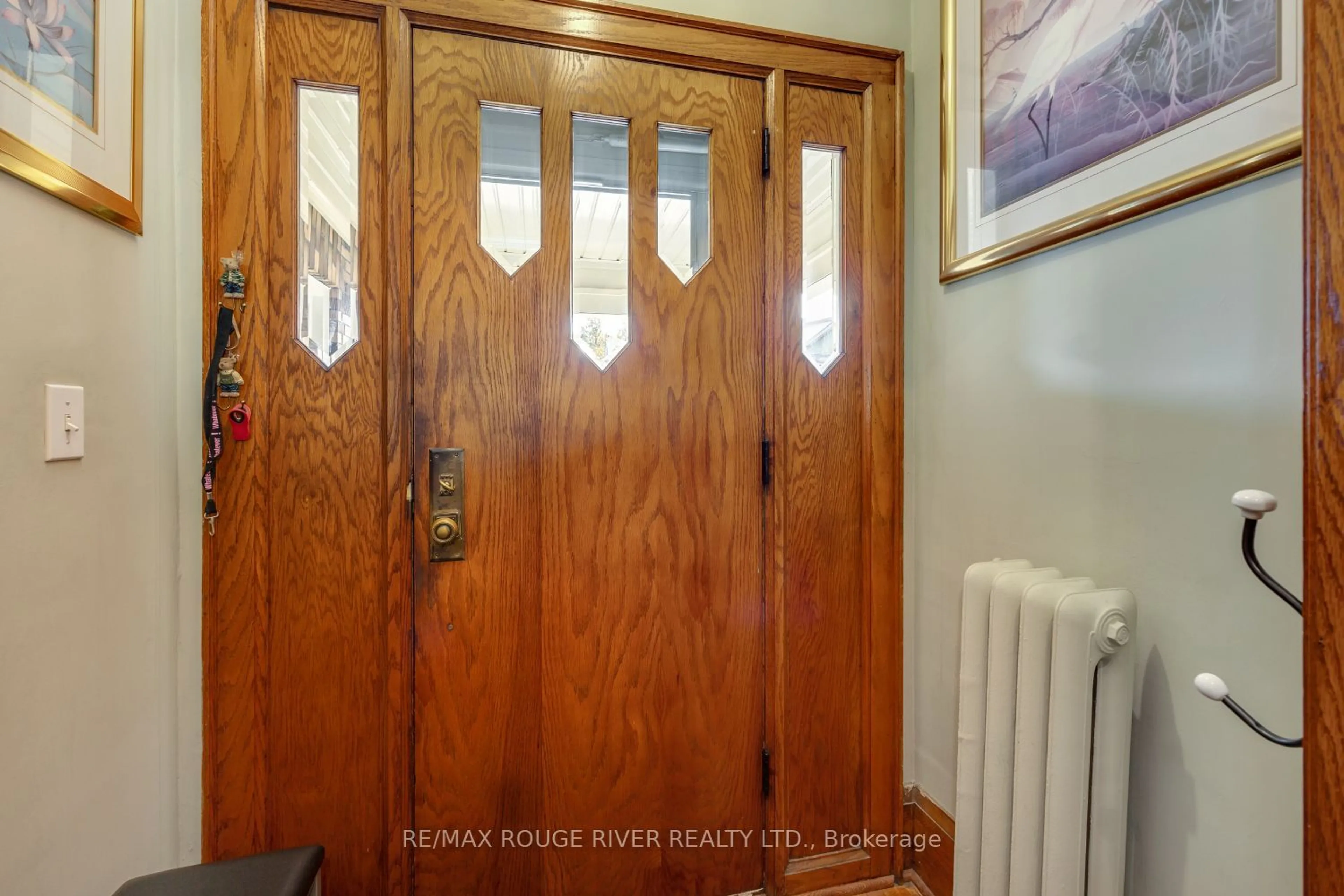 Indoor foyer, wood floors for 230 Athol St, Oshawa Ontario L1H 1K3