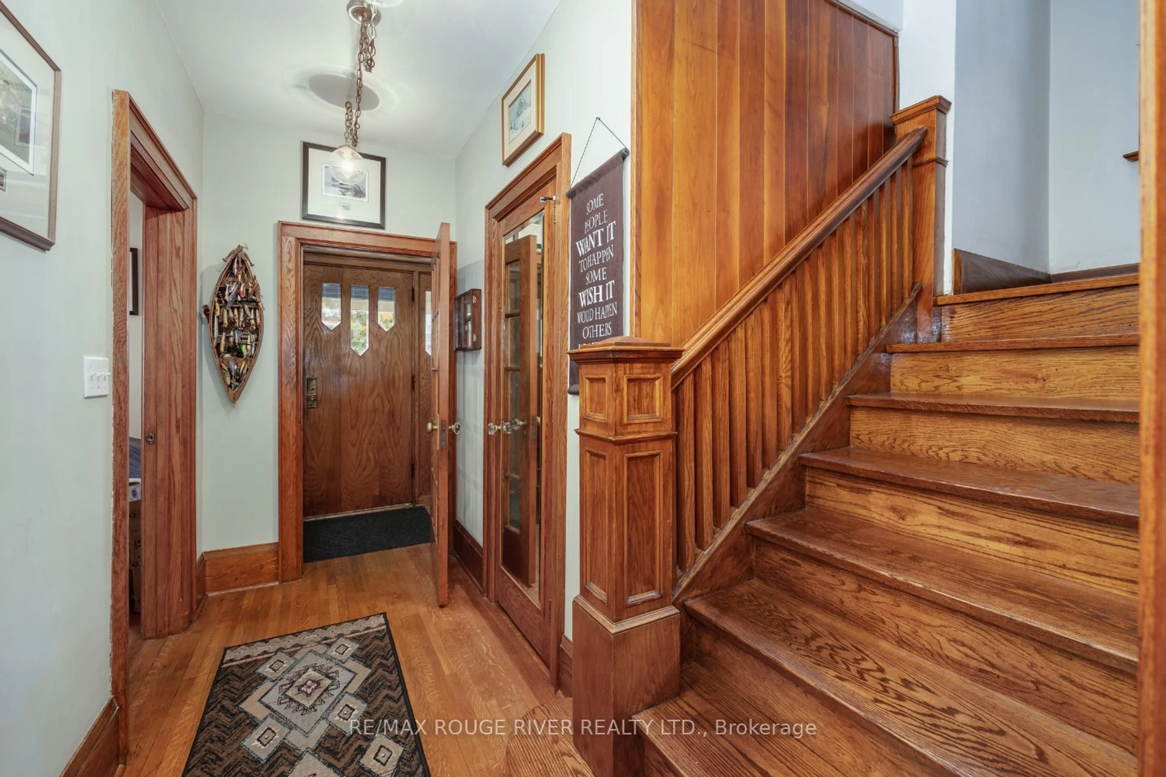 Indoor foyer, wood floors for 230 Athol St, Oshawa Ontario L1H 1K3