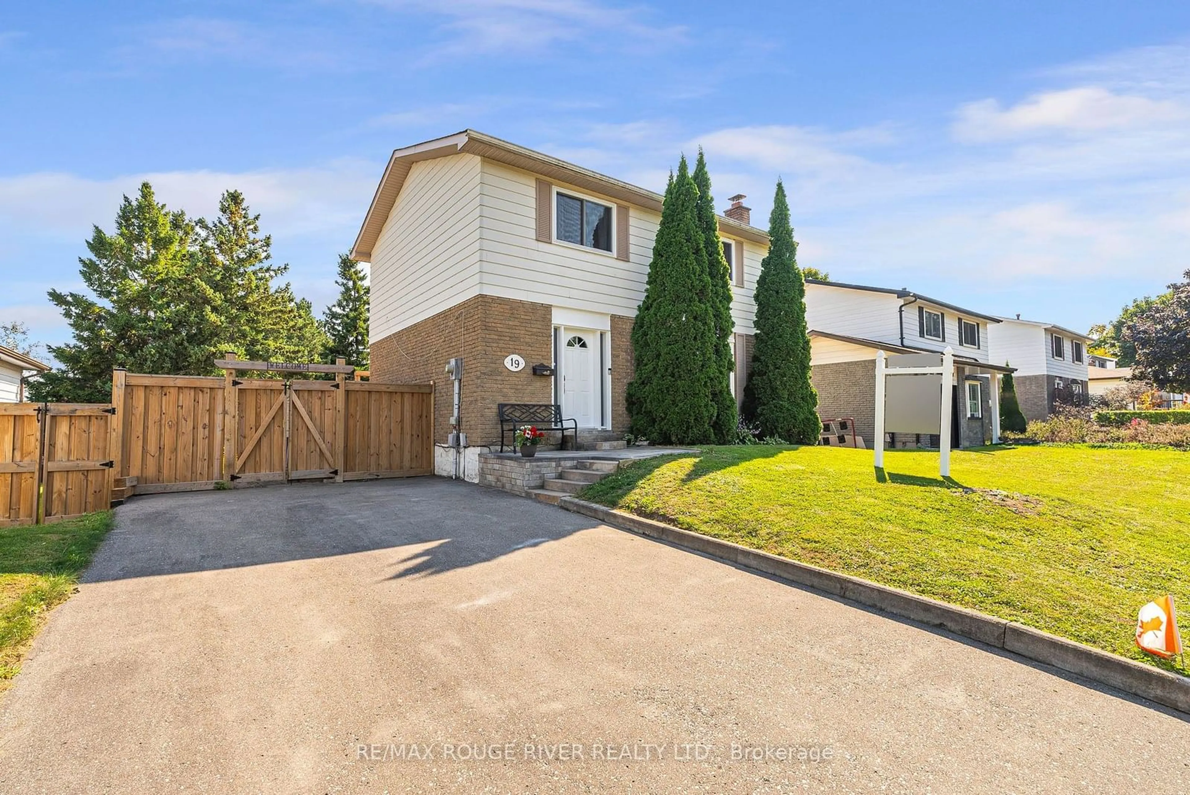 Frontside or backside of a home, the fenced backyard for 19 Vanstone Crt, Clarington Ontario L1C 3V6