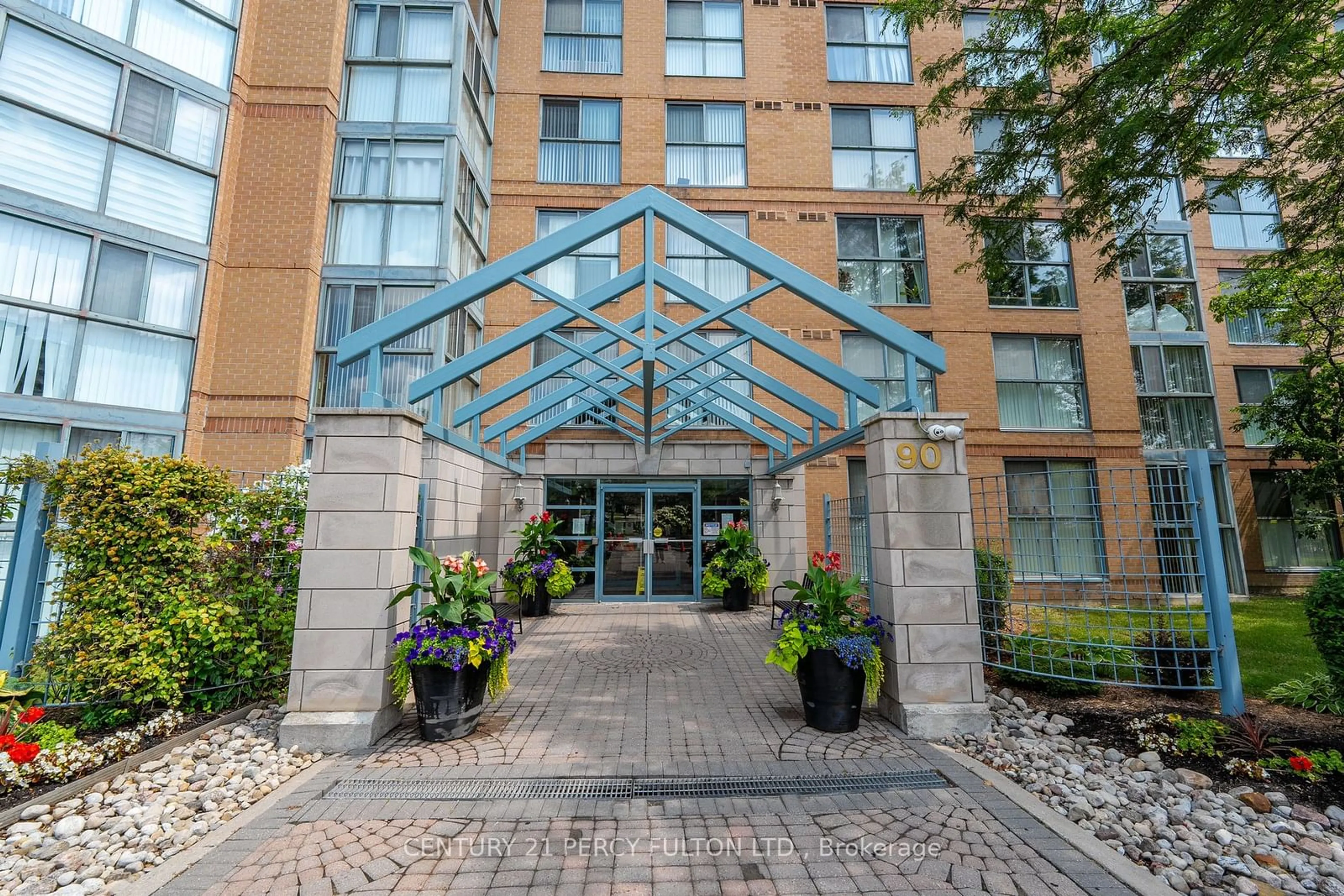 Indoor foyer for 90 Dale Ave #403, Toronto Ontario M1J 3N4