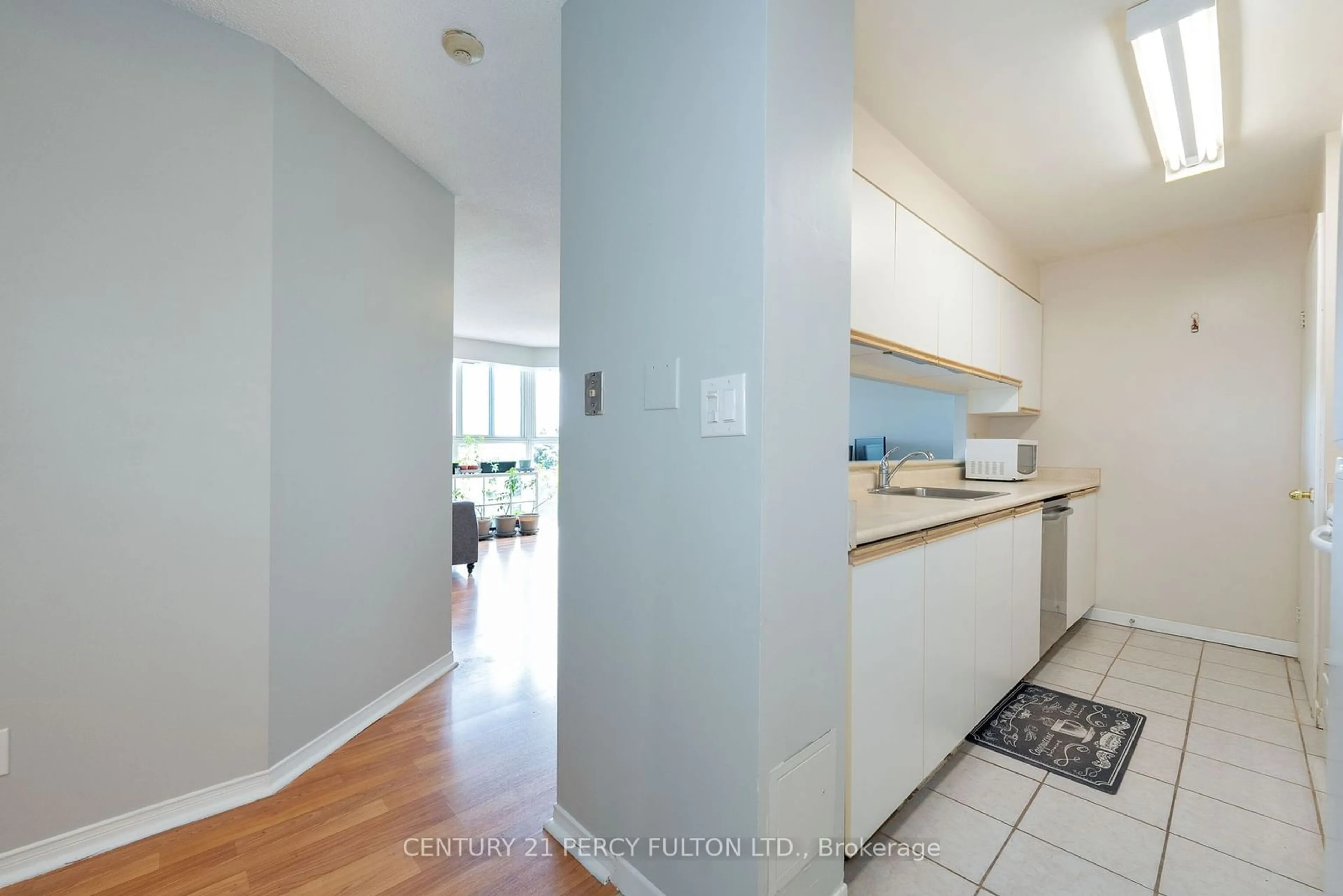 Standard kitchen, not visible floor for 90 Dale Ave #403, Toronto Ontario M1J 3N4