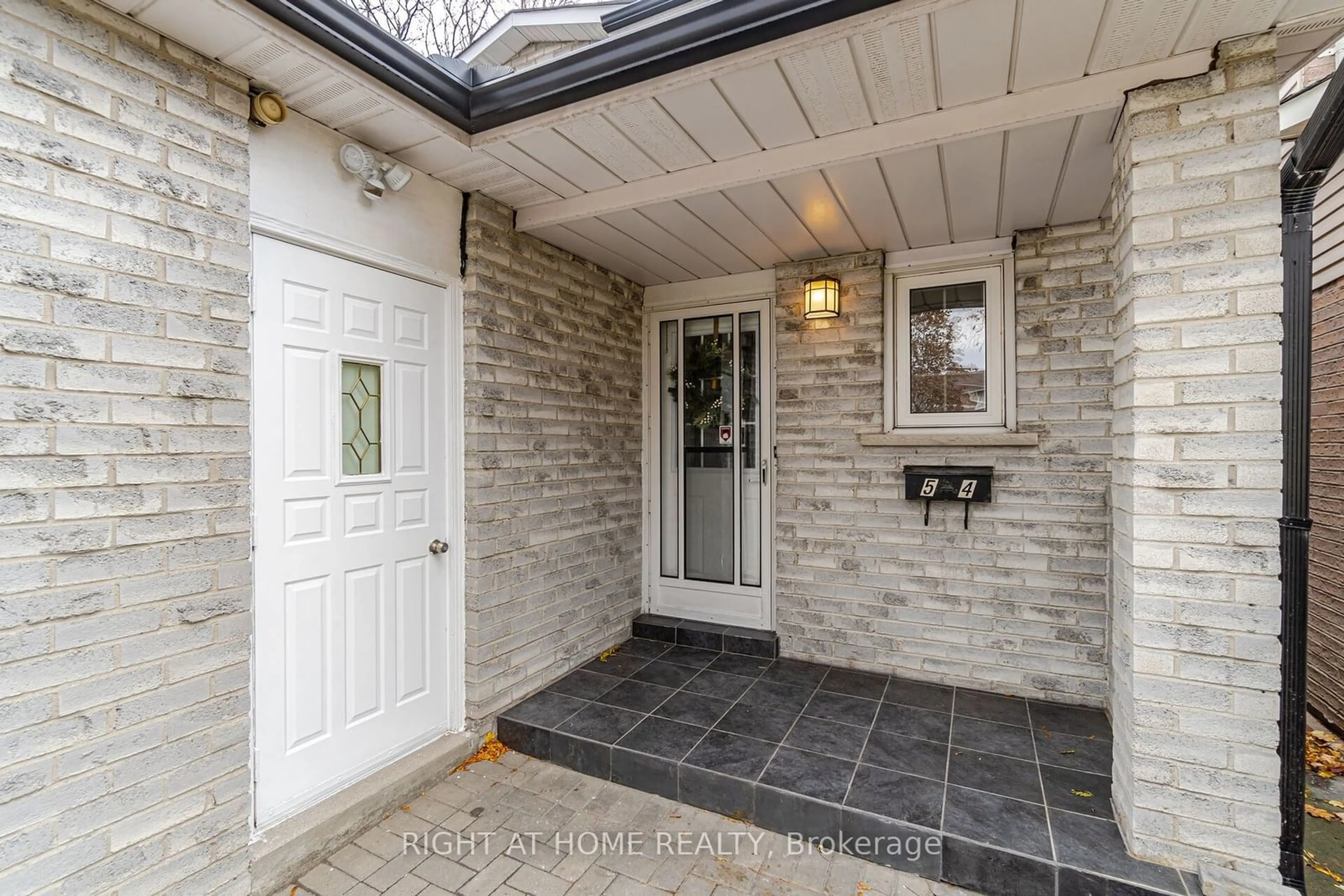 Indoor entryway, ceramic floors for 54 Plumbrook Cres, Toronto Ontario M1S 3Z8