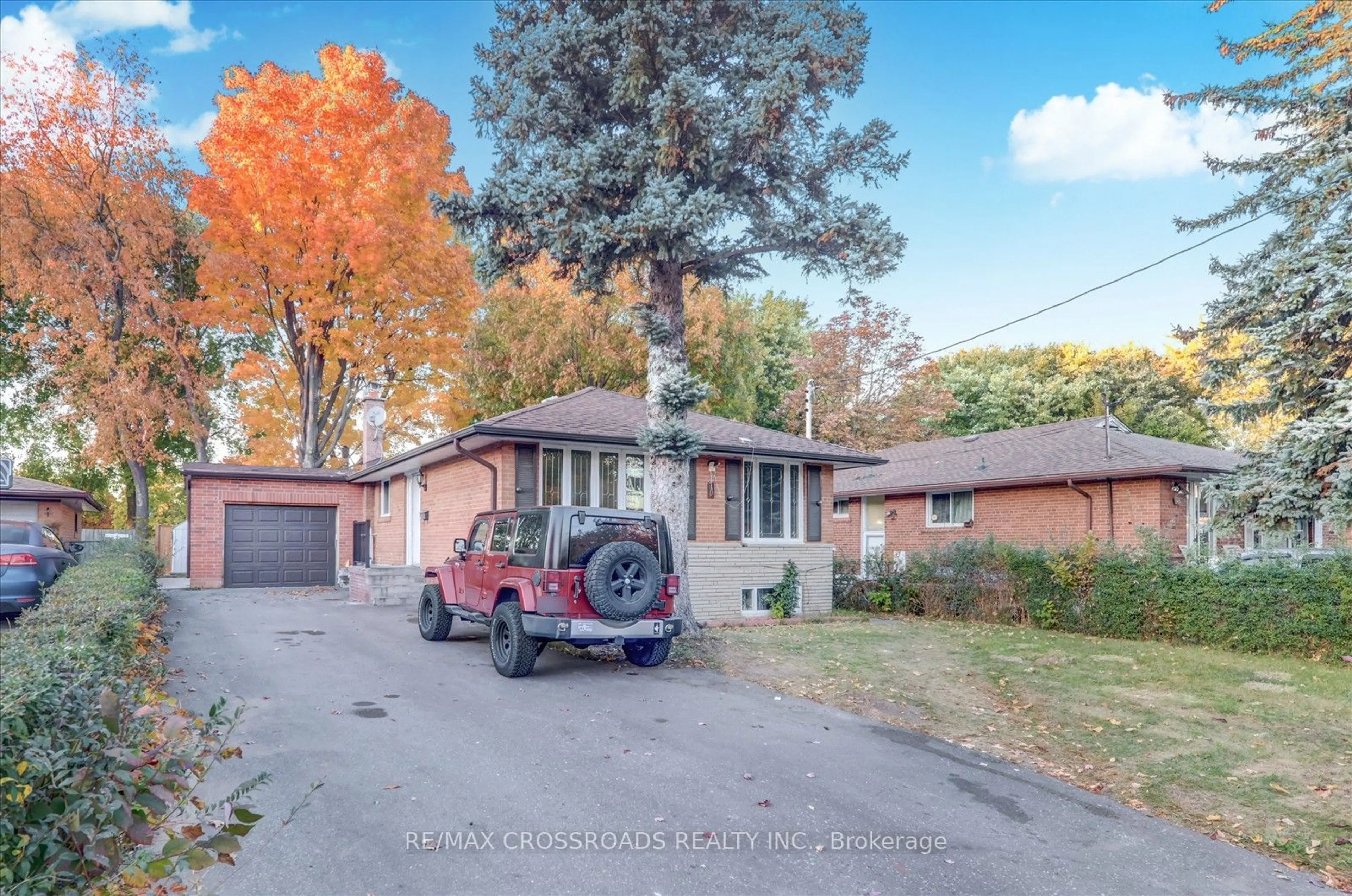 Frontside or backside of a home, the street view for 64 Chandler Dr, Toronto Ontario M1G 1Z3