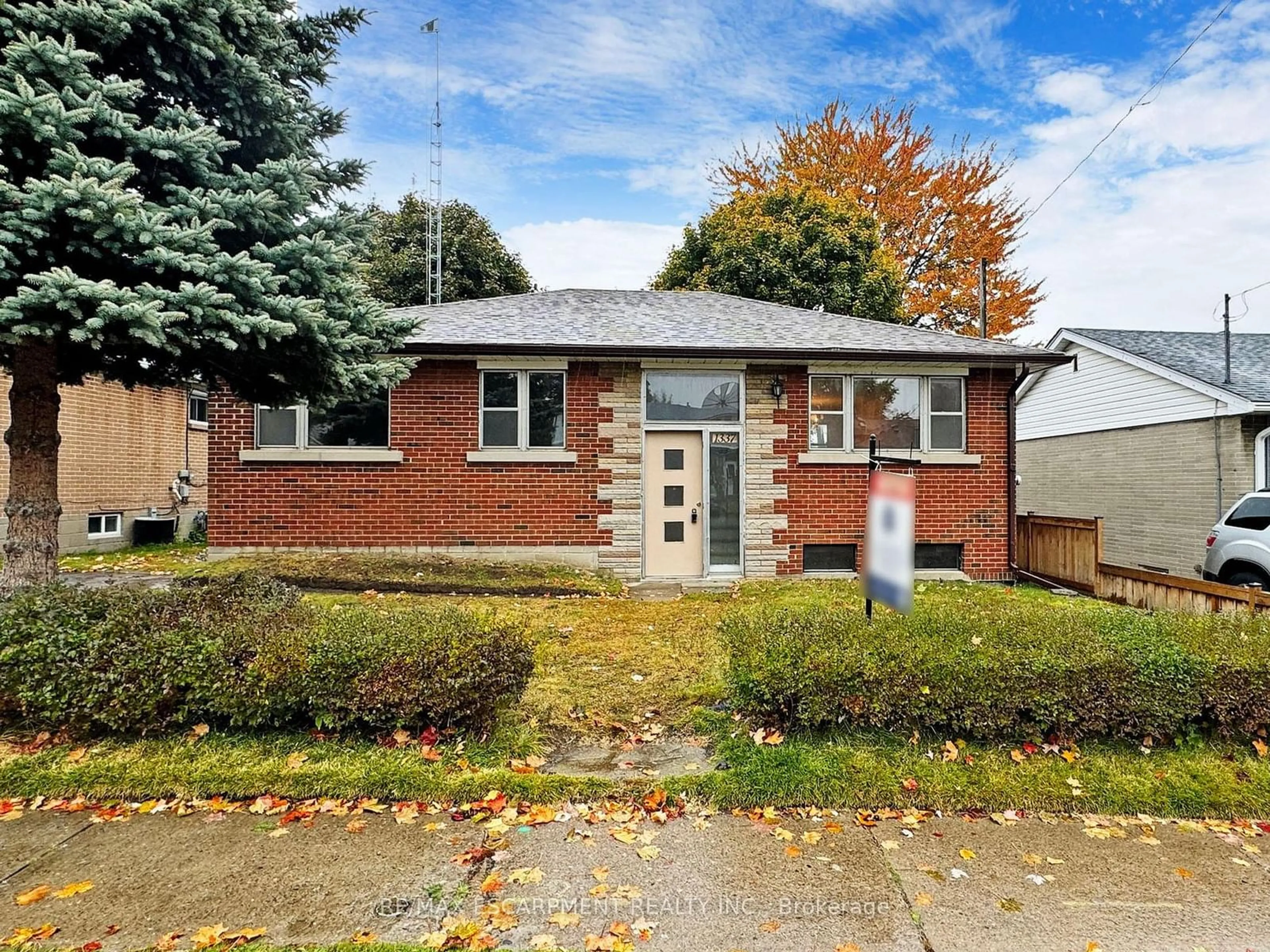 Home with brick exterior material for 1337 Cedar St, Oshawa Ontario L1J 3S4