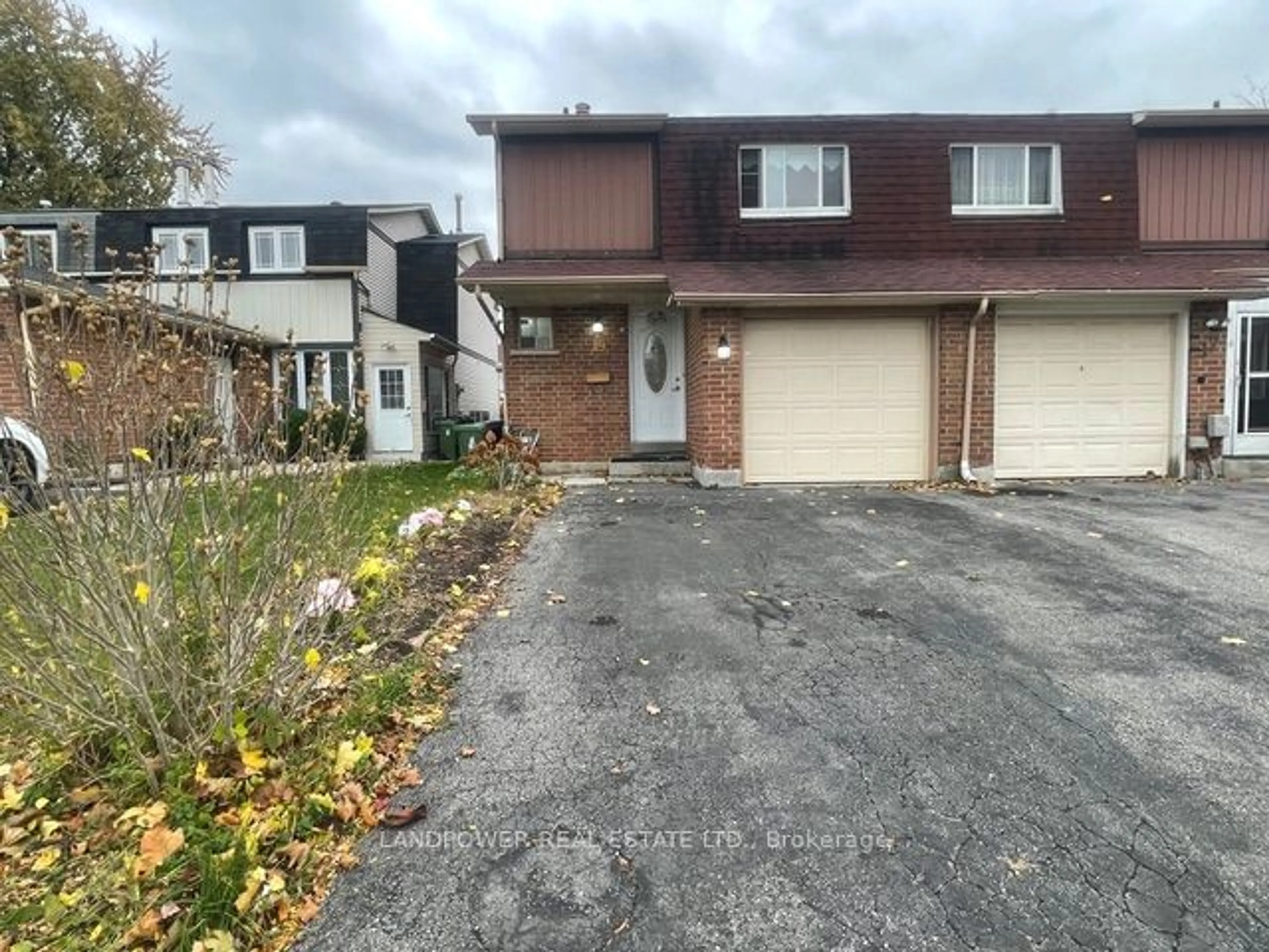 Frontside or backside of a home, the street view for 19 Sadlee Cove Cres, Toronto Ontario M1V 1Y3