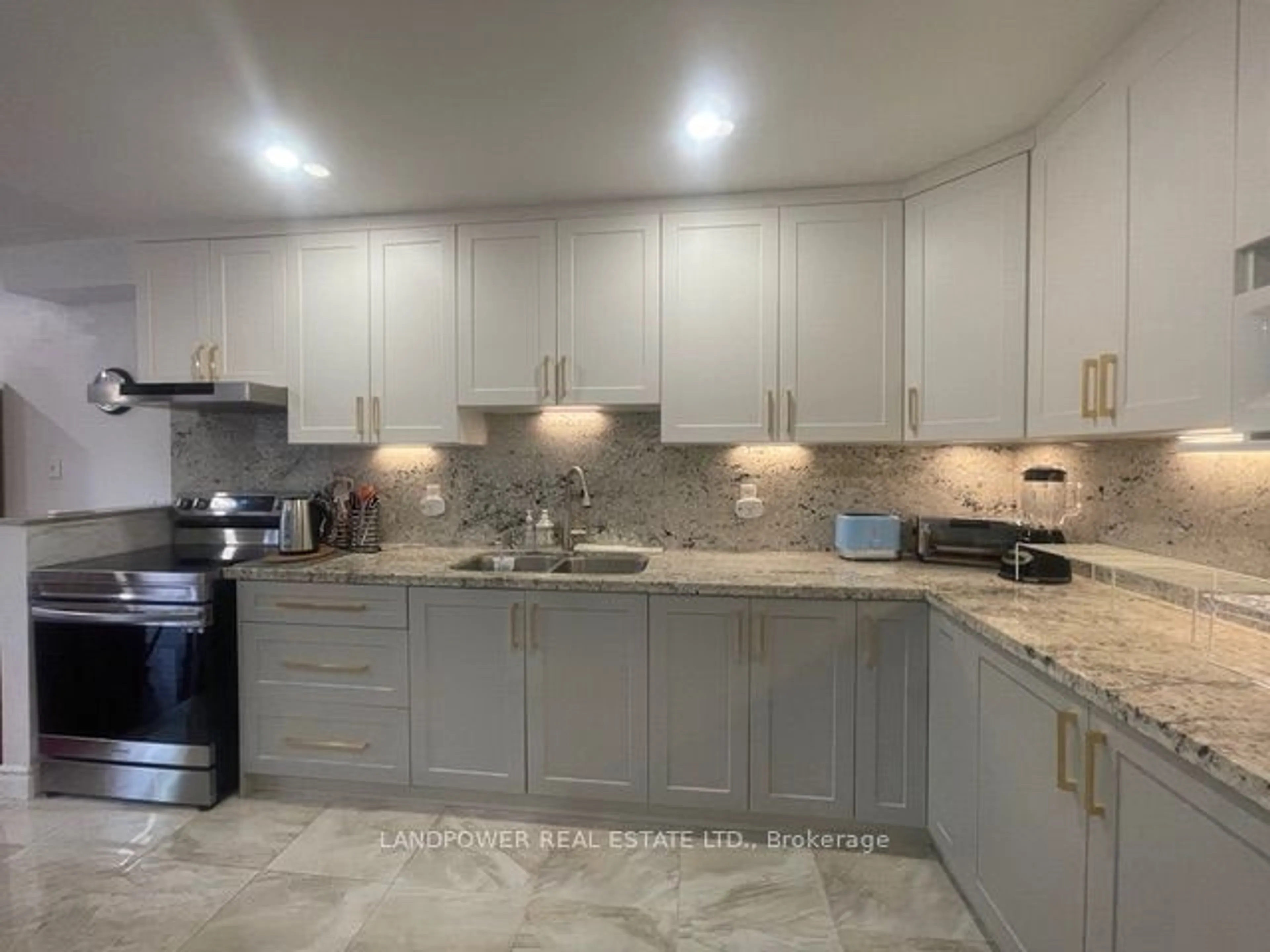 Open concept kitchen for 19 Sadlee Cove Cres, Toronto Ontario M1V 1Y3