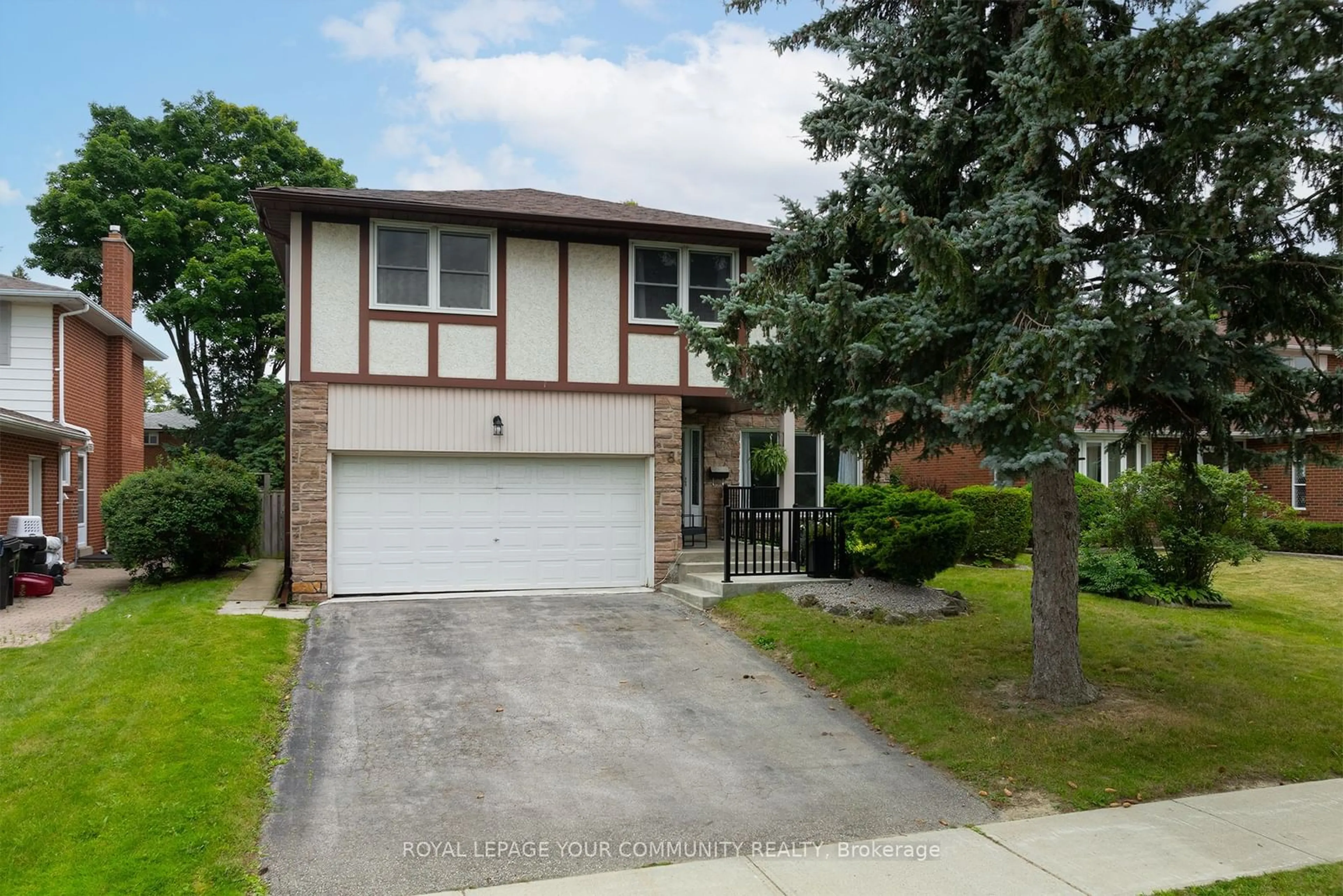 Frontside or backside of a home, the street view for 8 Charade Crt, Toronto Ontario M1W 1C8