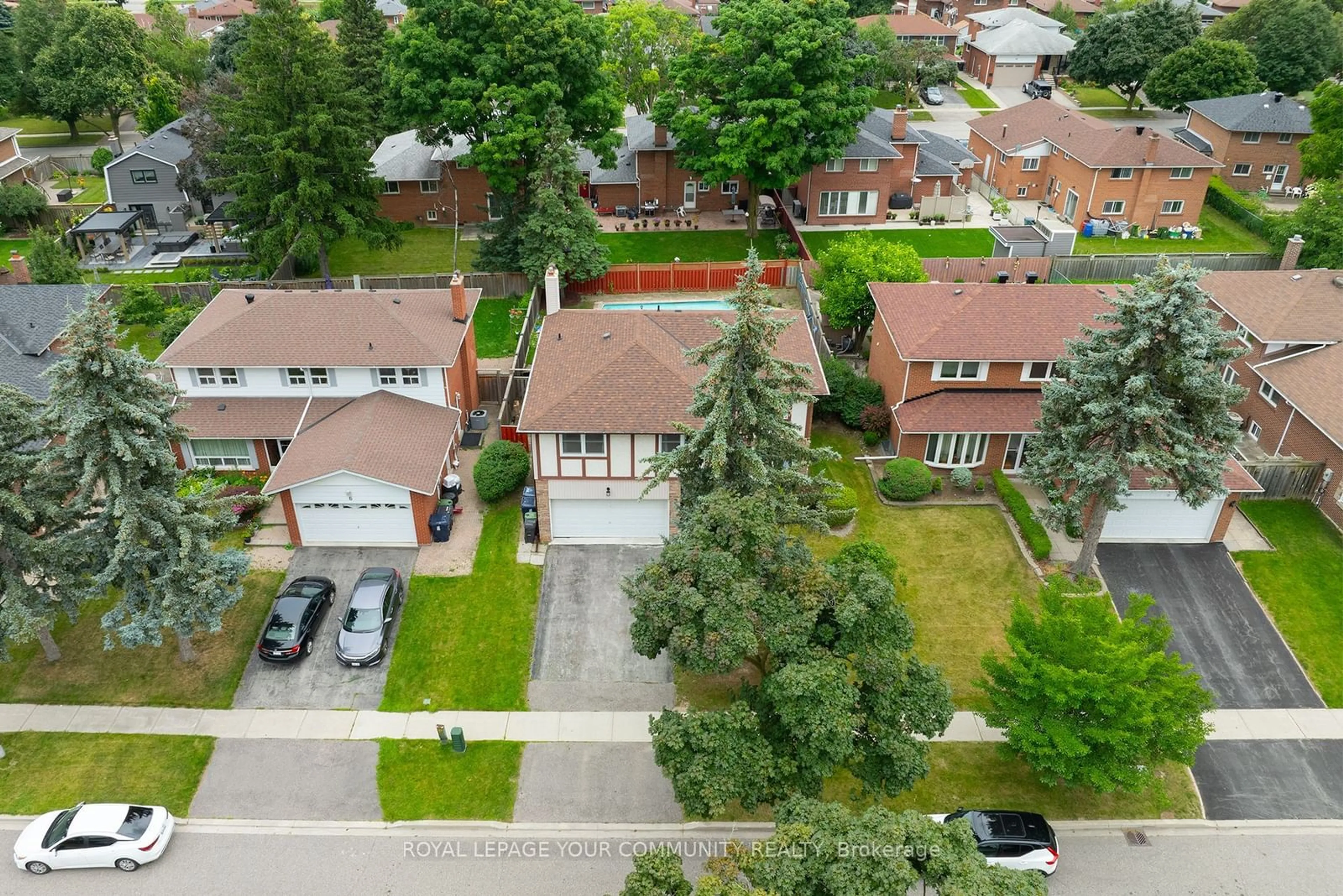 Frontside or backside of a home, the street view for 8 Charade Crt, Toronto Ontario M1W 1C8