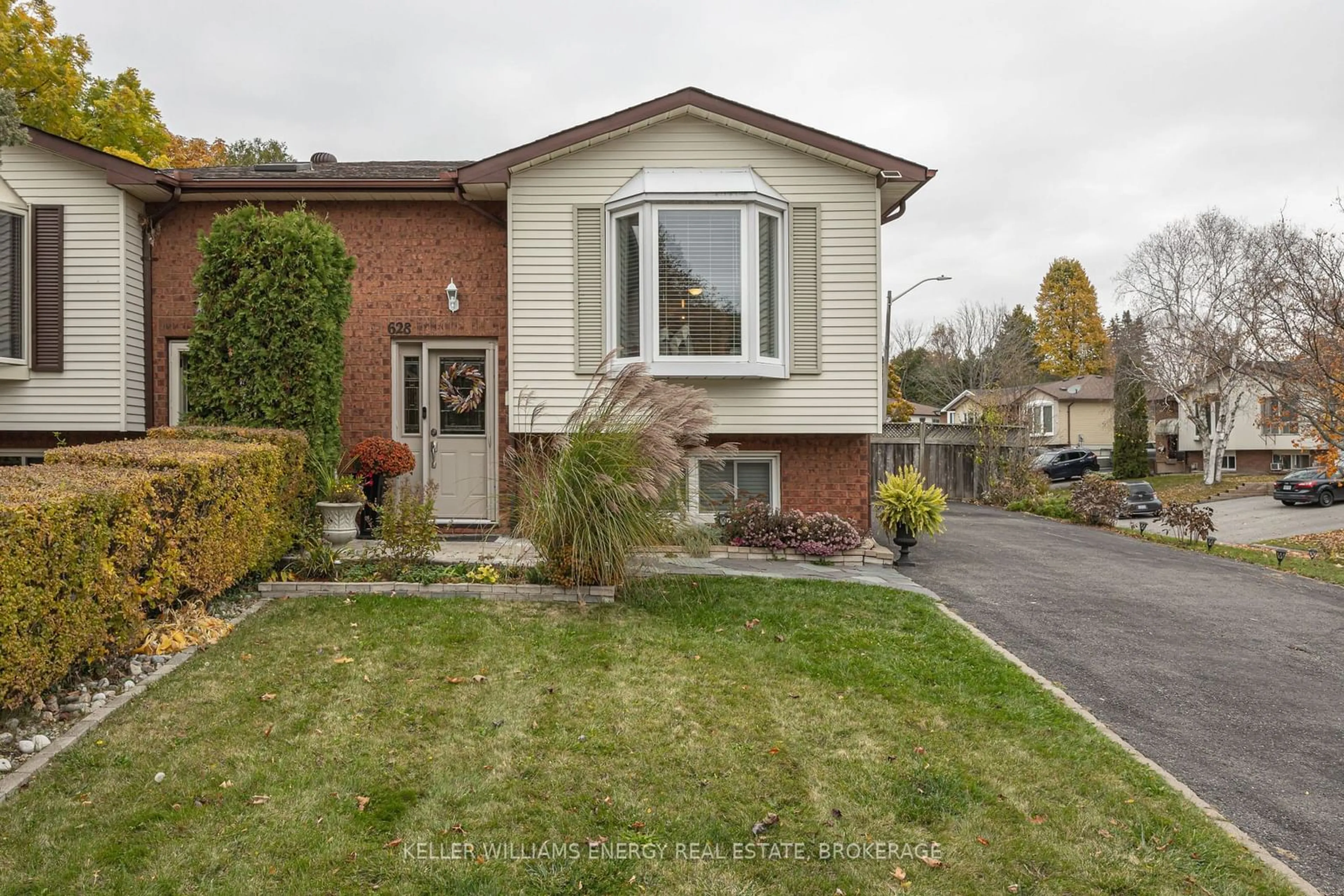 Frontside or backside of a home, cottage for 628 Cobblehill Dr, Oshawa Ontario L1K 1R4