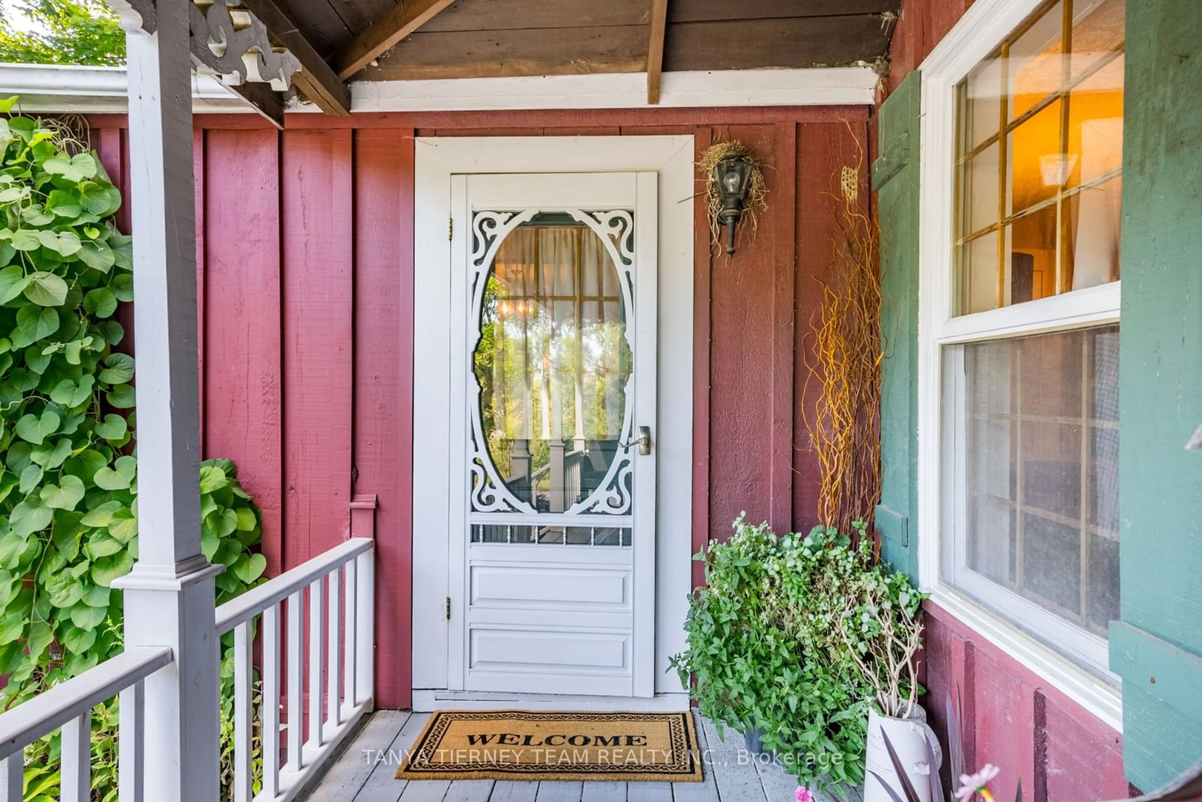 Indoor entryway, wood floors for 130 Myrtle Rd, Whitby Ontario L0B 1A0