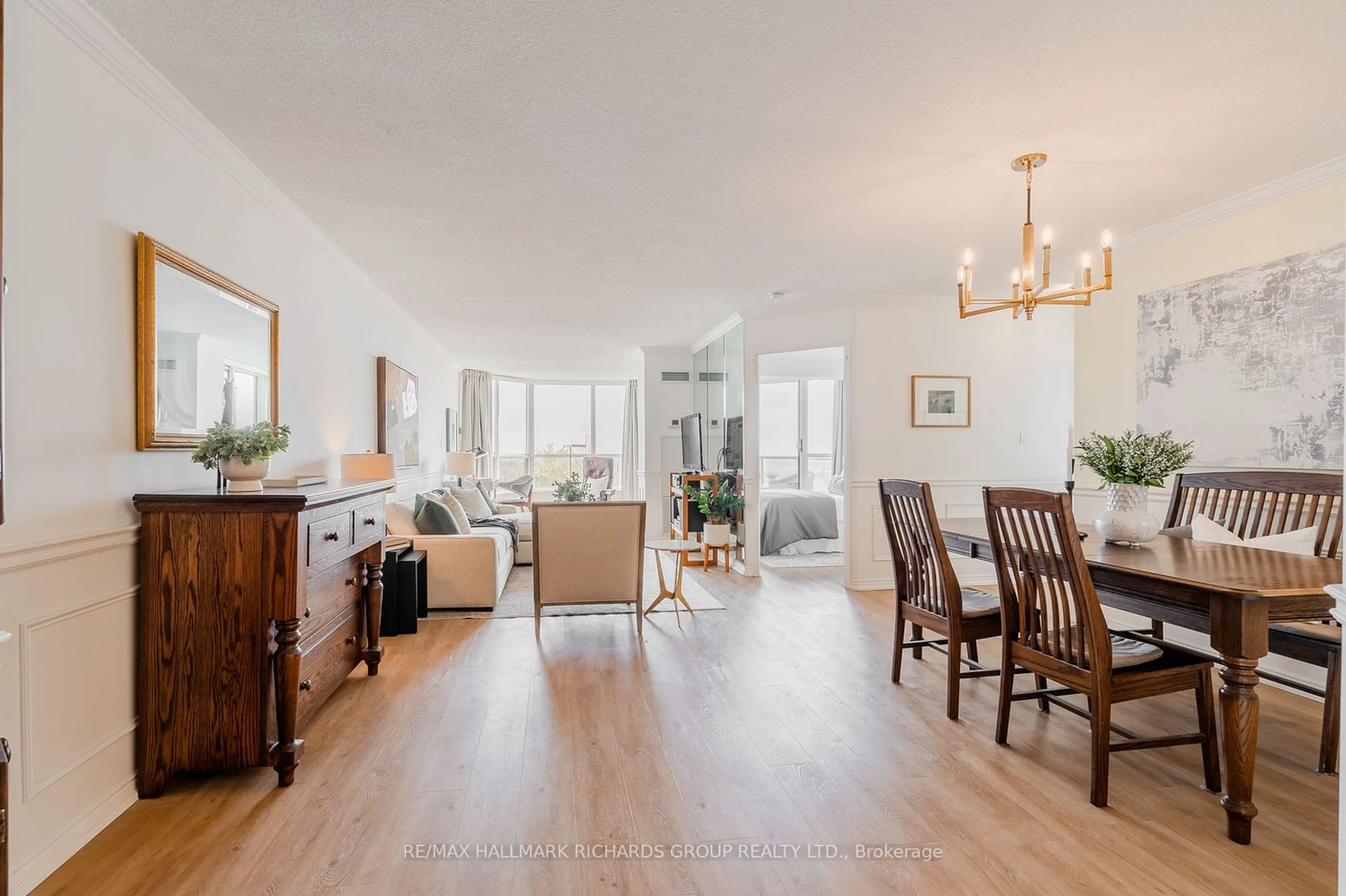 Living room, wood floors for 20 Guildwood Pkwy #605, Toronto Ontario M1E 5B6