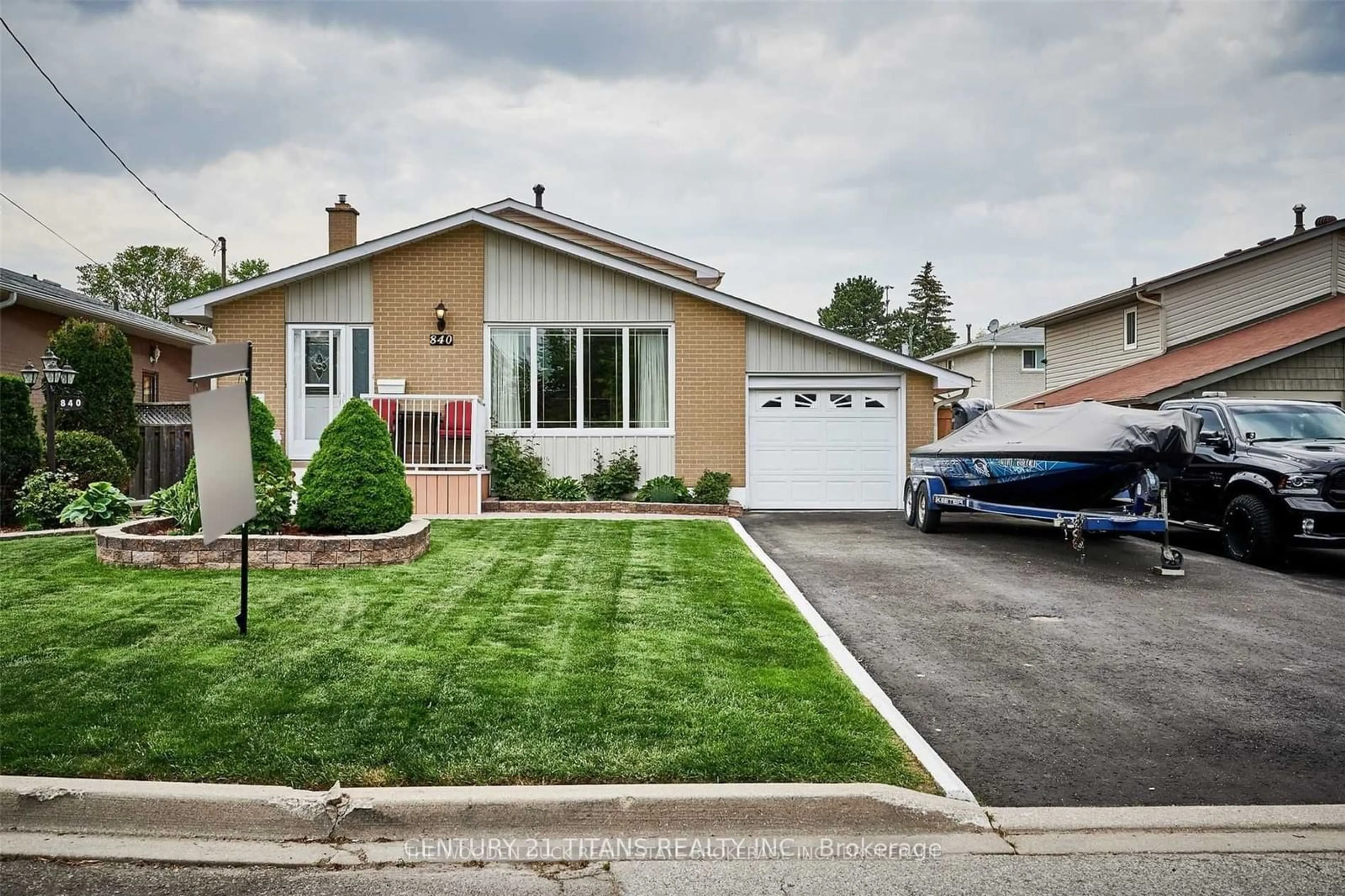 Frontside or backside of a home, the street view for 840 Hillcrest Rd, Pickering Ontario L1W 2P7