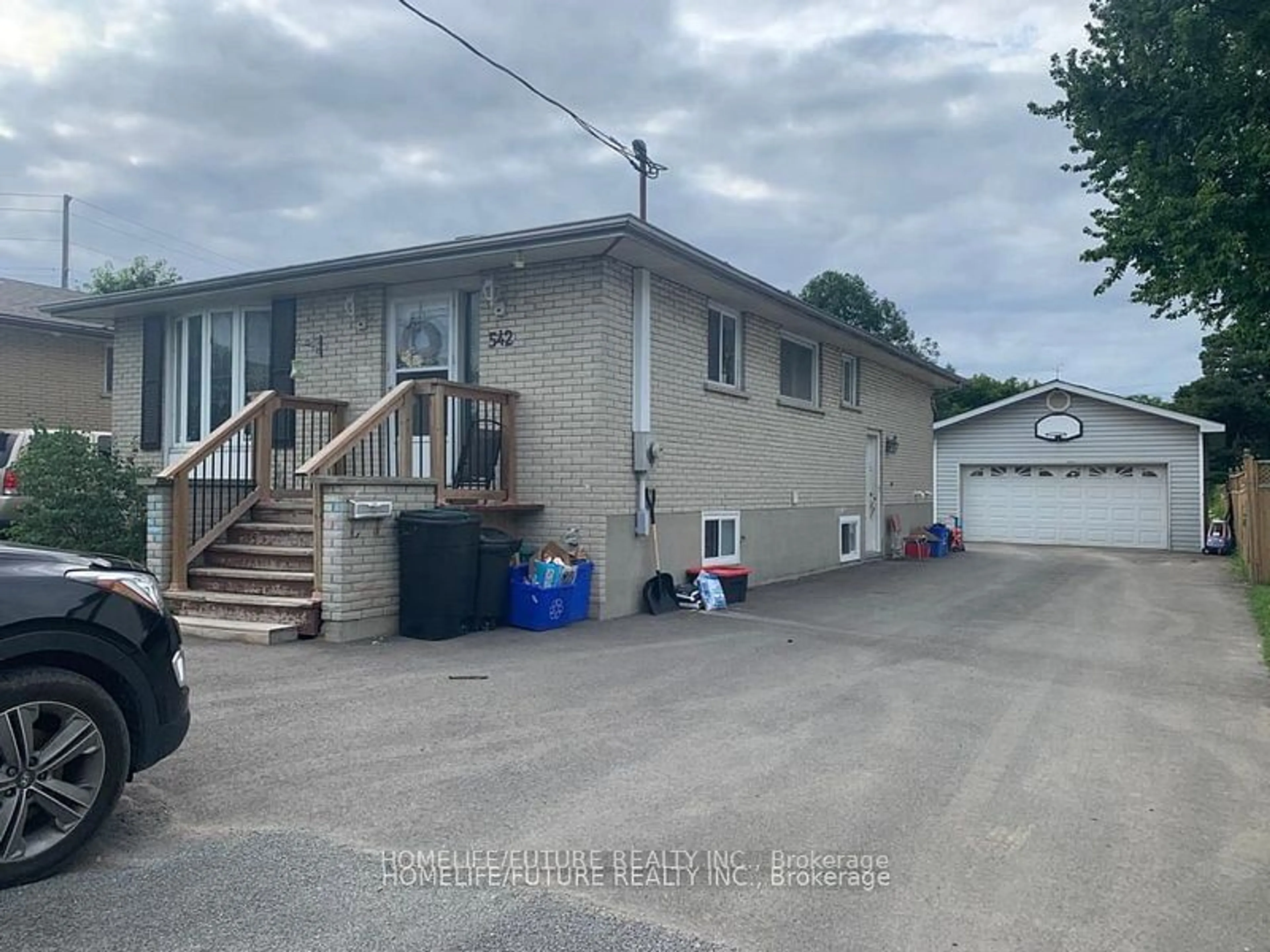 Frontside or backside of a home, the front or back of building for 542 Veterans Rd, Oshawa Ontario L1H 3N5