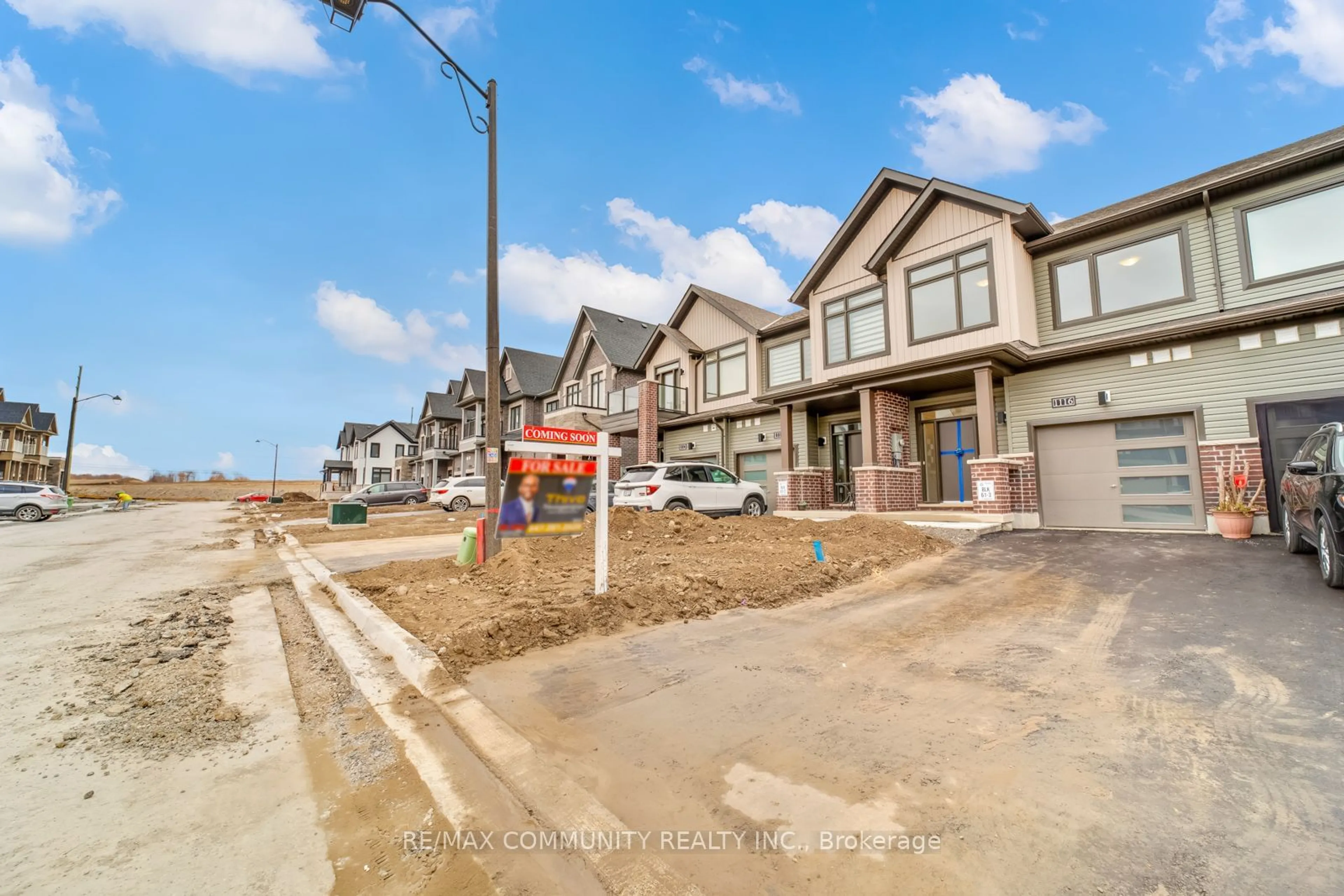 A pic from exterior of the house or condo, the street view for 1116 Thompson Dr, Oshawa Ontario L1L 0V4