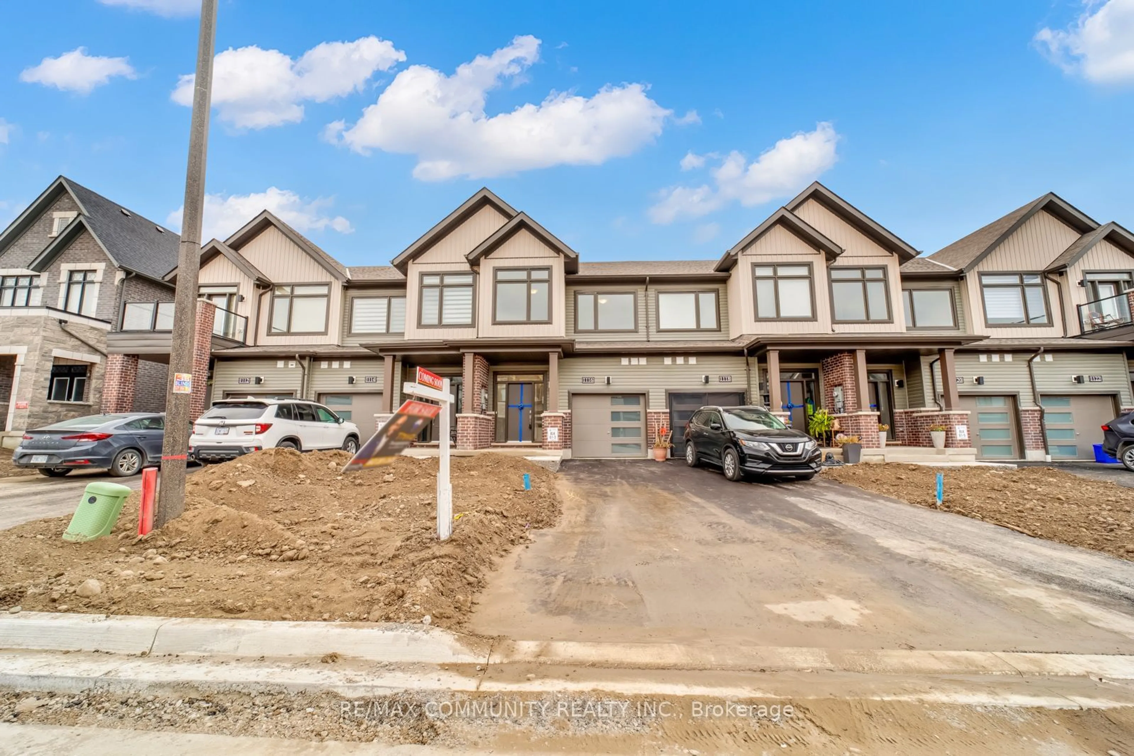 A pic from exterior of the house or condo, the street view for 1116 Thompson Dr, Oshawa Ontario L1L 0V4