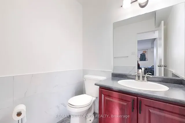 Additional property image - 4060 Lawrence Ave Unit 106