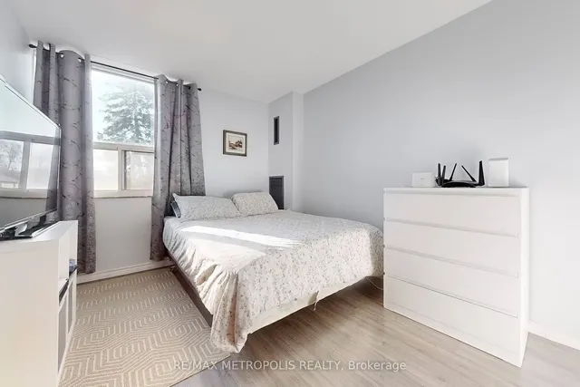 Additional property image - 4060 Lawrence Ave Unit 106