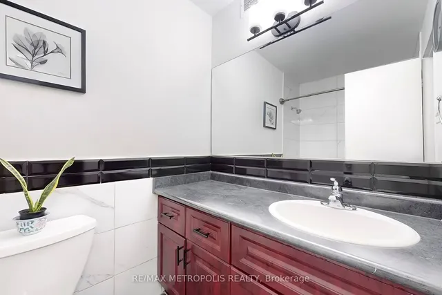 Additional property image - 4060 Lawrence Ave Unit 106
