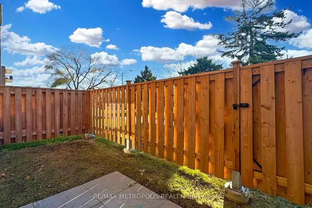 Additional property image - 4060 Lawrence Ave Unit 106