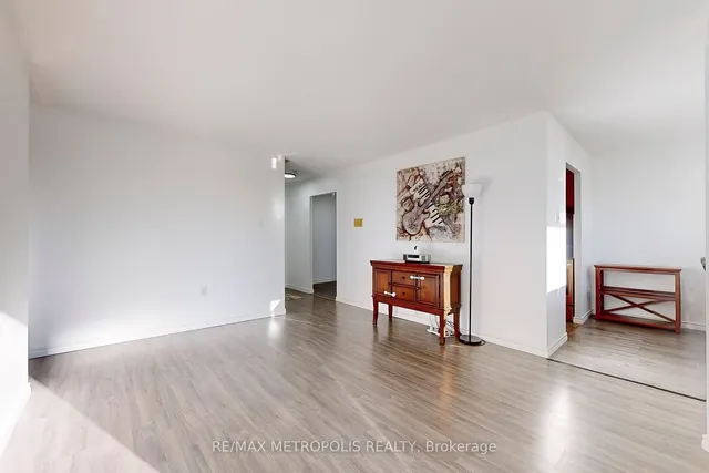 Additional property image - 4060 Lawrence Ave Unit 106