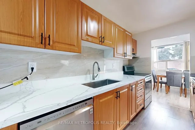 Additional property image - 4060 Lawrence Ave Unit 106