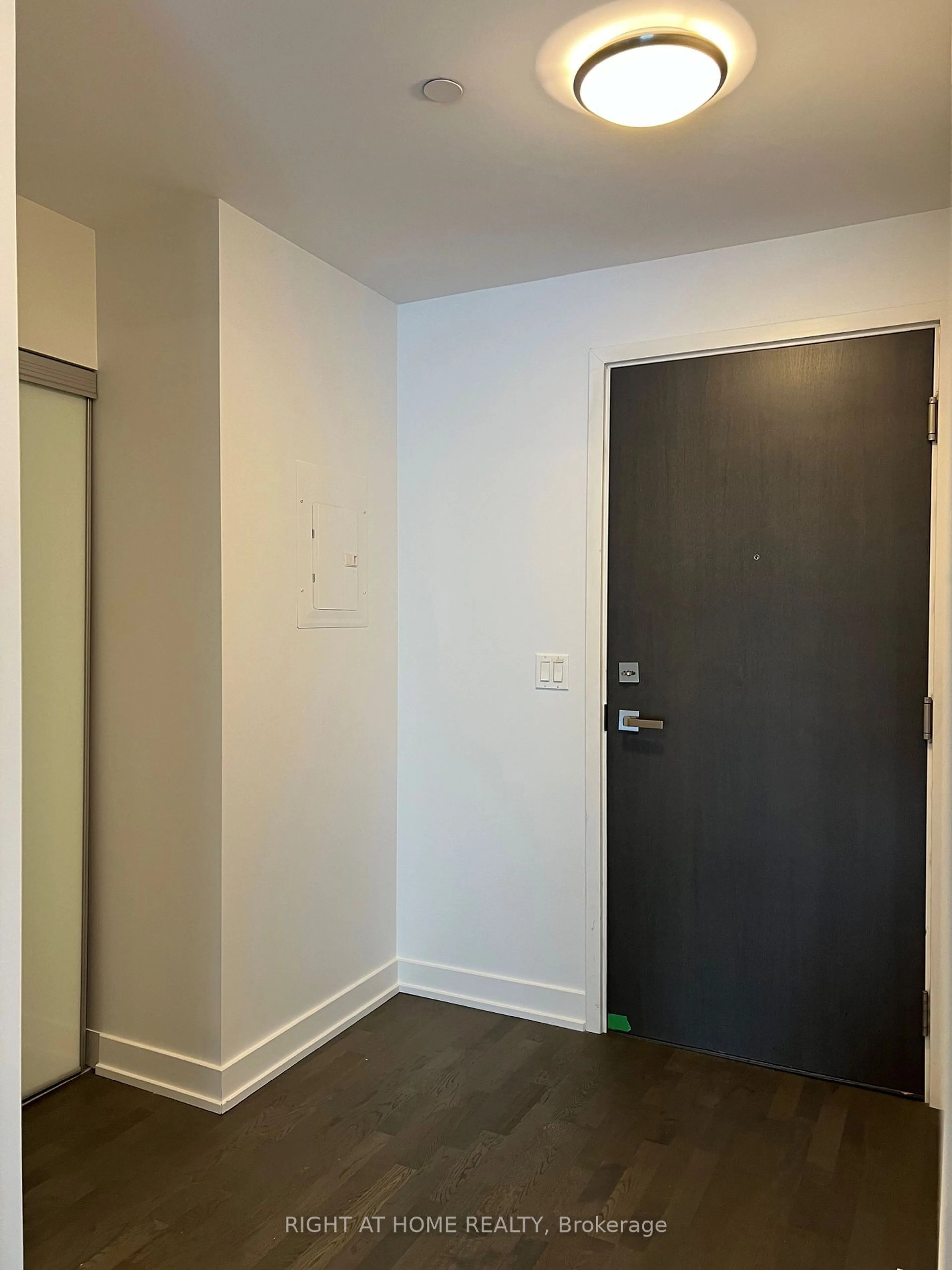 Indoor entryway, unknown floor for 1238 Dundas St #306, Toronto Ontario M4M 2T1