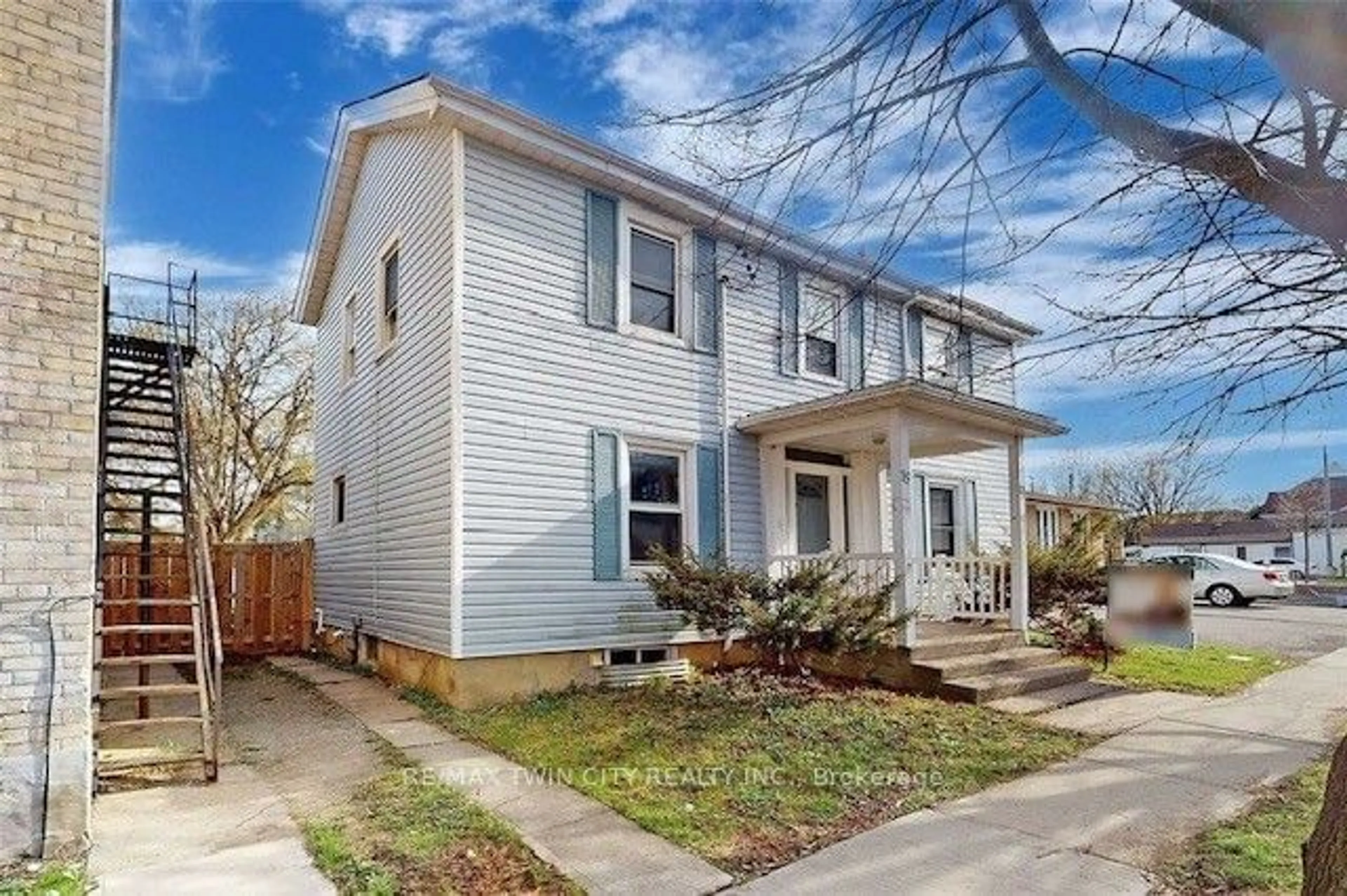 A pic from exterior of the house or condo, the fenced backyard for 15/17 Lloyd St, Oshawa Ontario L1H 1X2