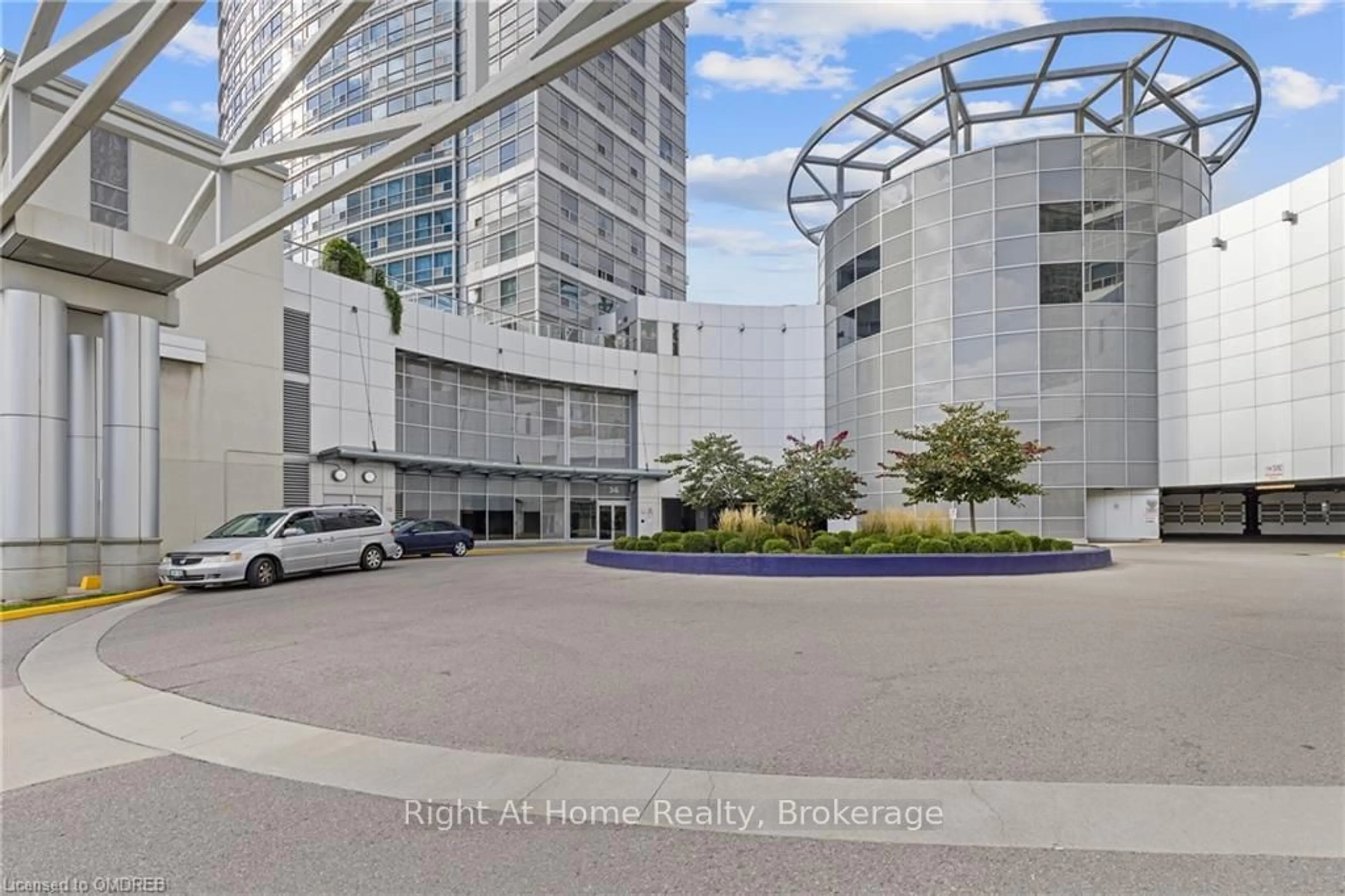 A pic from exterior of the house or condo, the street view for 36 LEE CENTRE Dr #1601, Toronto Ontario M1H 3K2