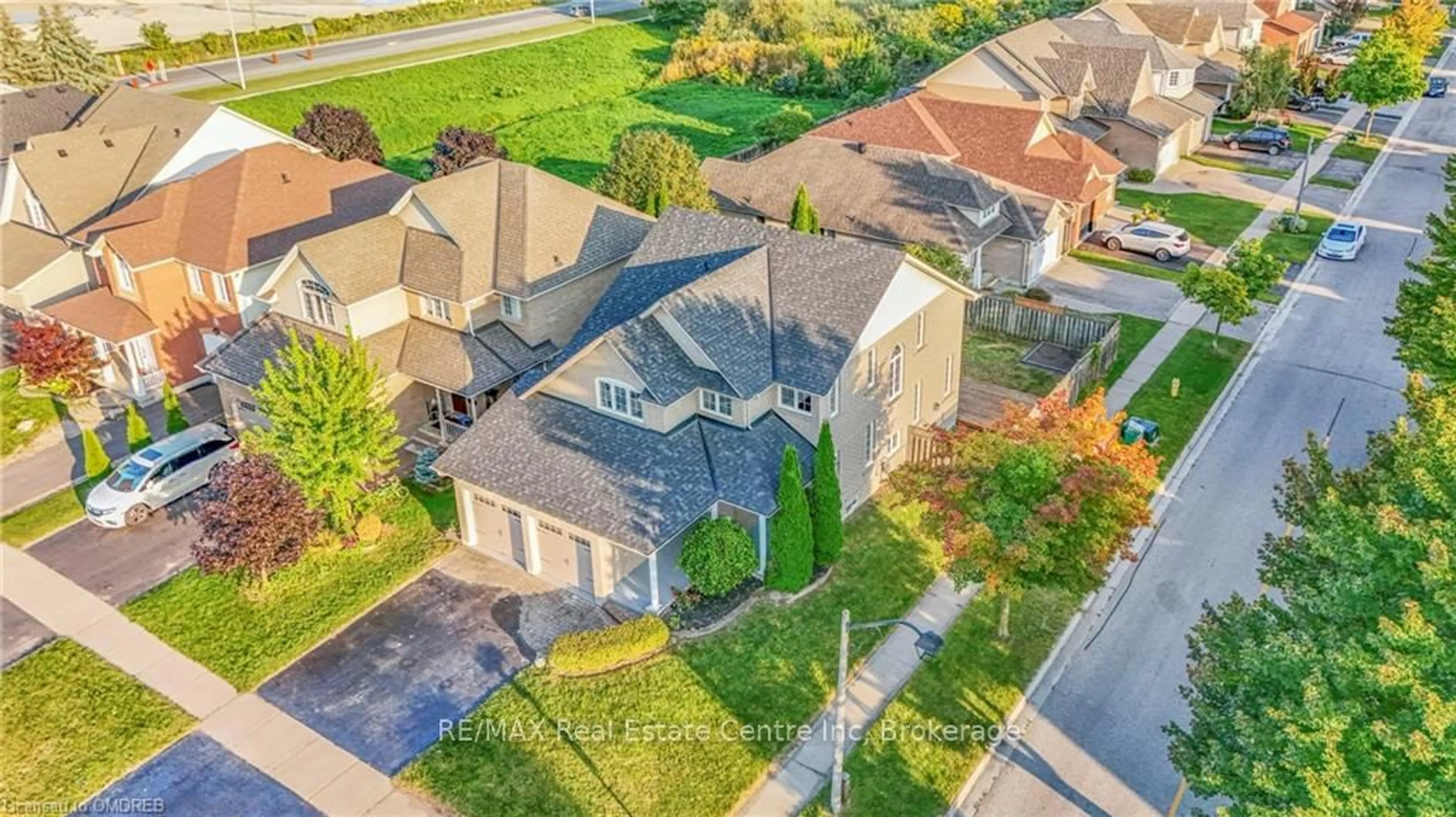 Frontside or backside of a home, the street view for 513 BRITANNIA Ave, Oshawa Ontario L1L 1B8