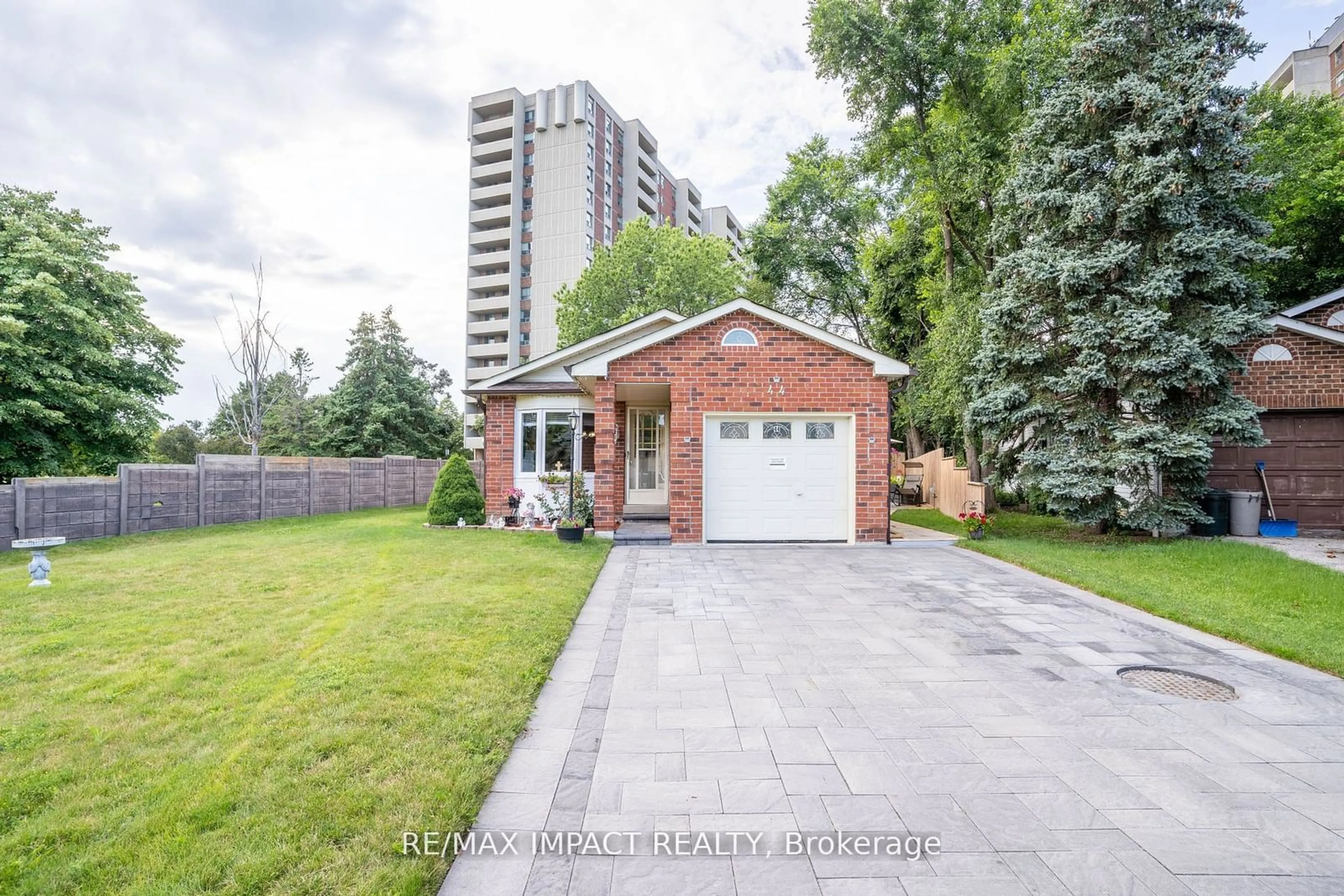 A pic from exterior of the house or condo, the fenced backyard for 44 Plumridge Crt, Ajax Ontario L1S 3Z8