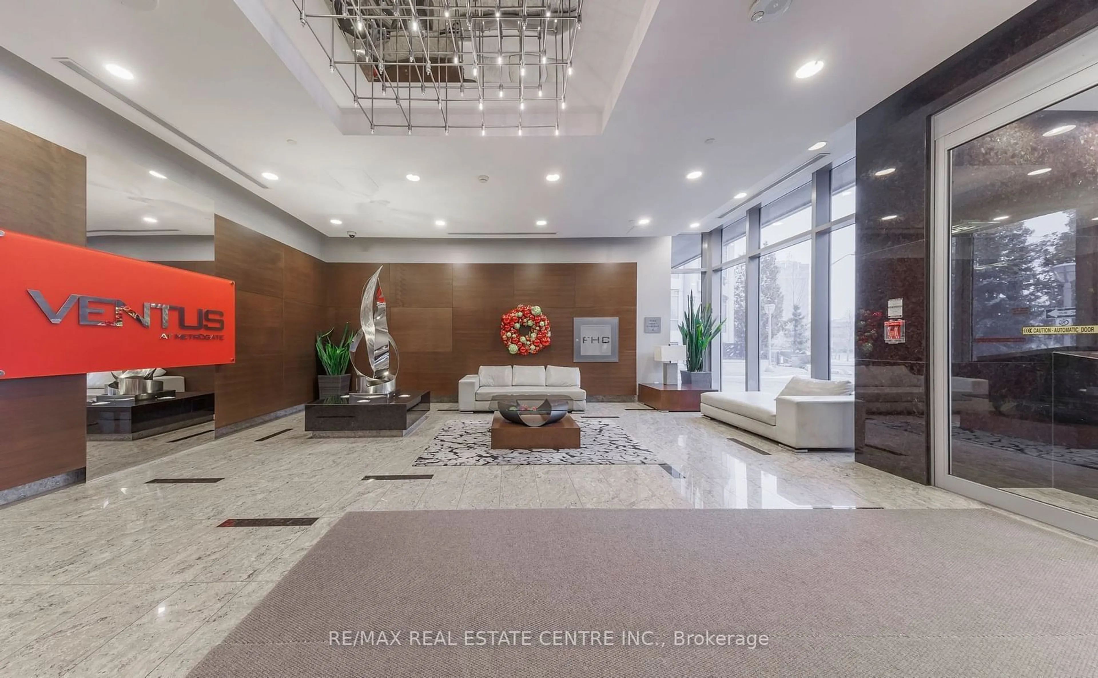 Indoor lobby, ceramic floors for 181 Village Green Sq #2219, Toronto Ontario M1S 0K6