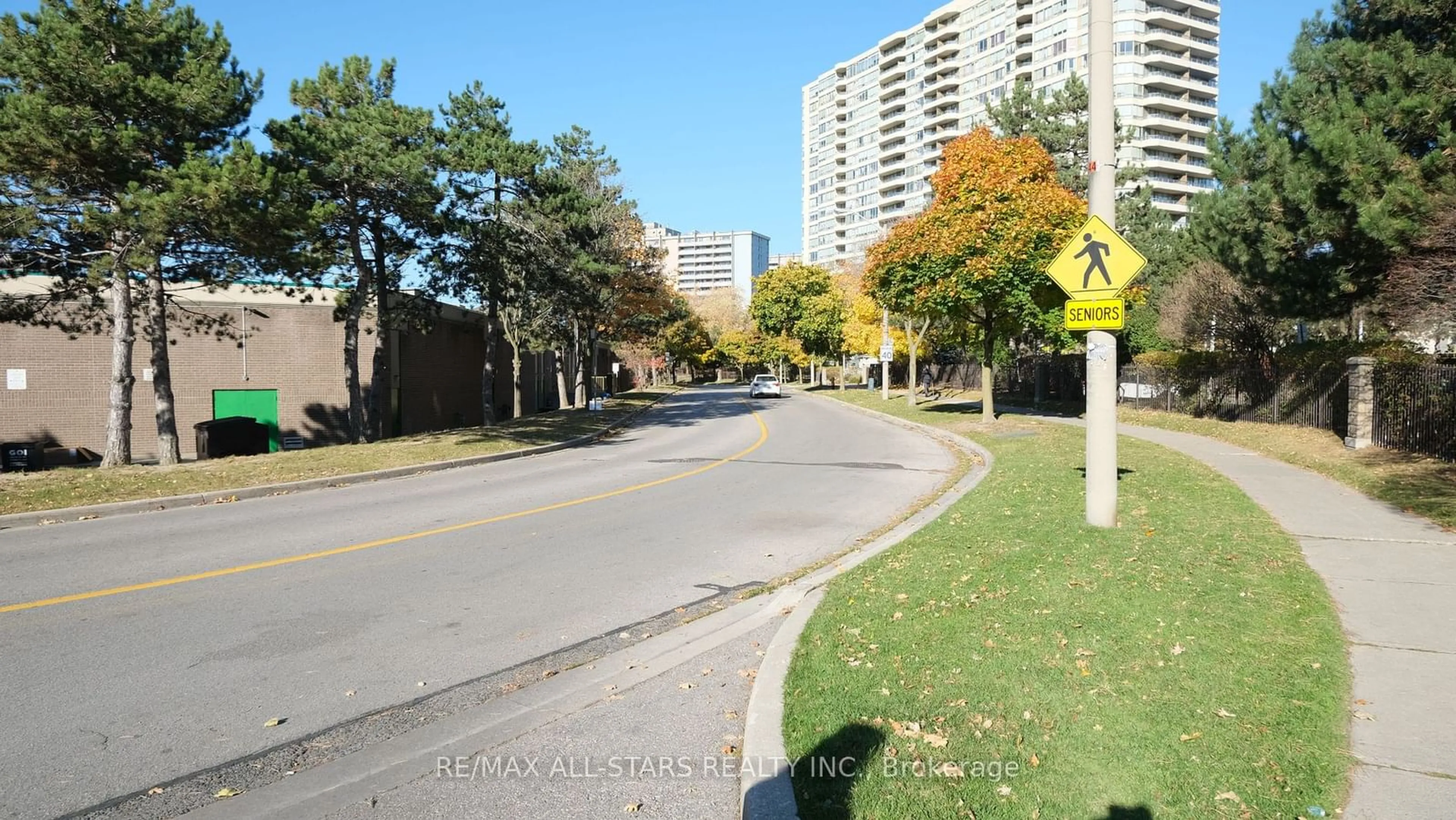 A pic from exterior of the house or condo, the street view for 3 Greystone Walk Dr #332, Toronto Ontario M1K 5J4