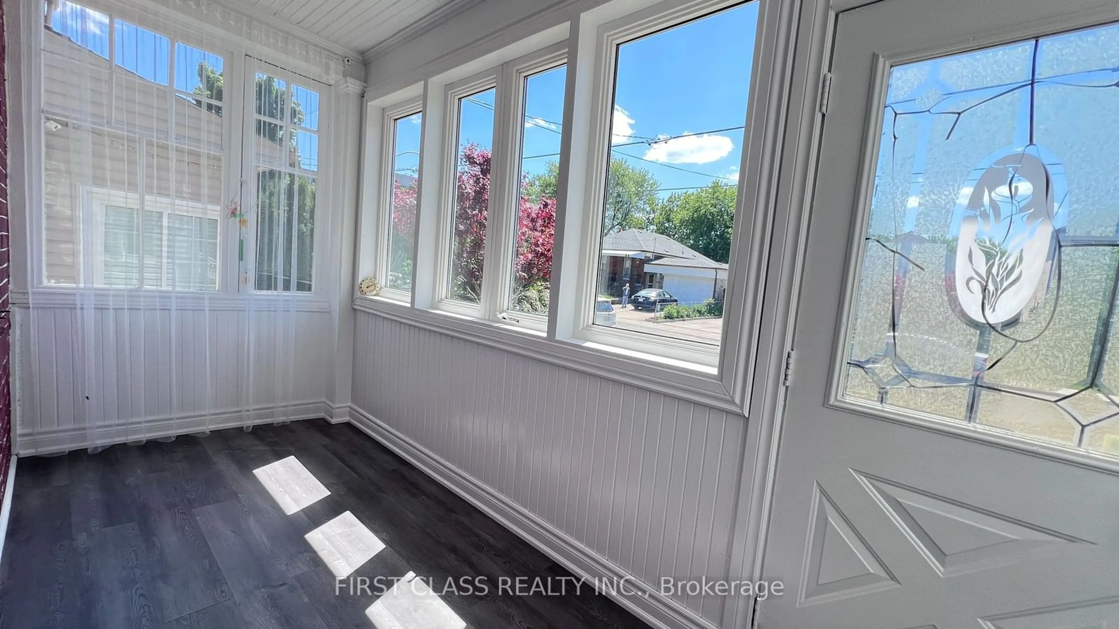 Indoor entryway, wood floors for 29 Scotia Ave, Toronto Ontario M1L 4E4