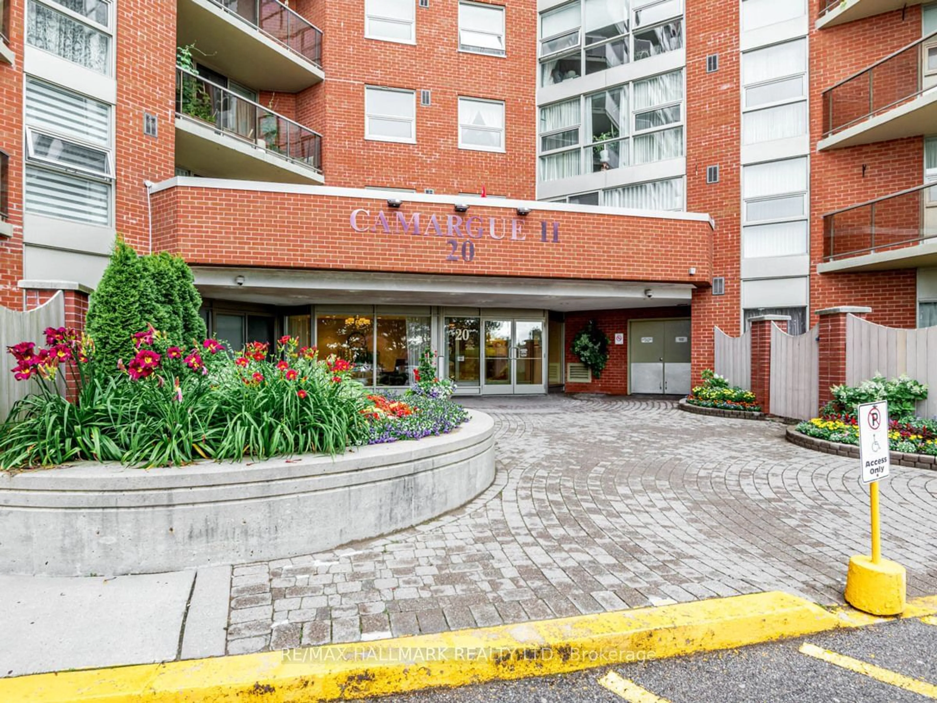 Indoor foyer for 20 Dean Park Rd #1115, Toronto Ontario M1B 3G9