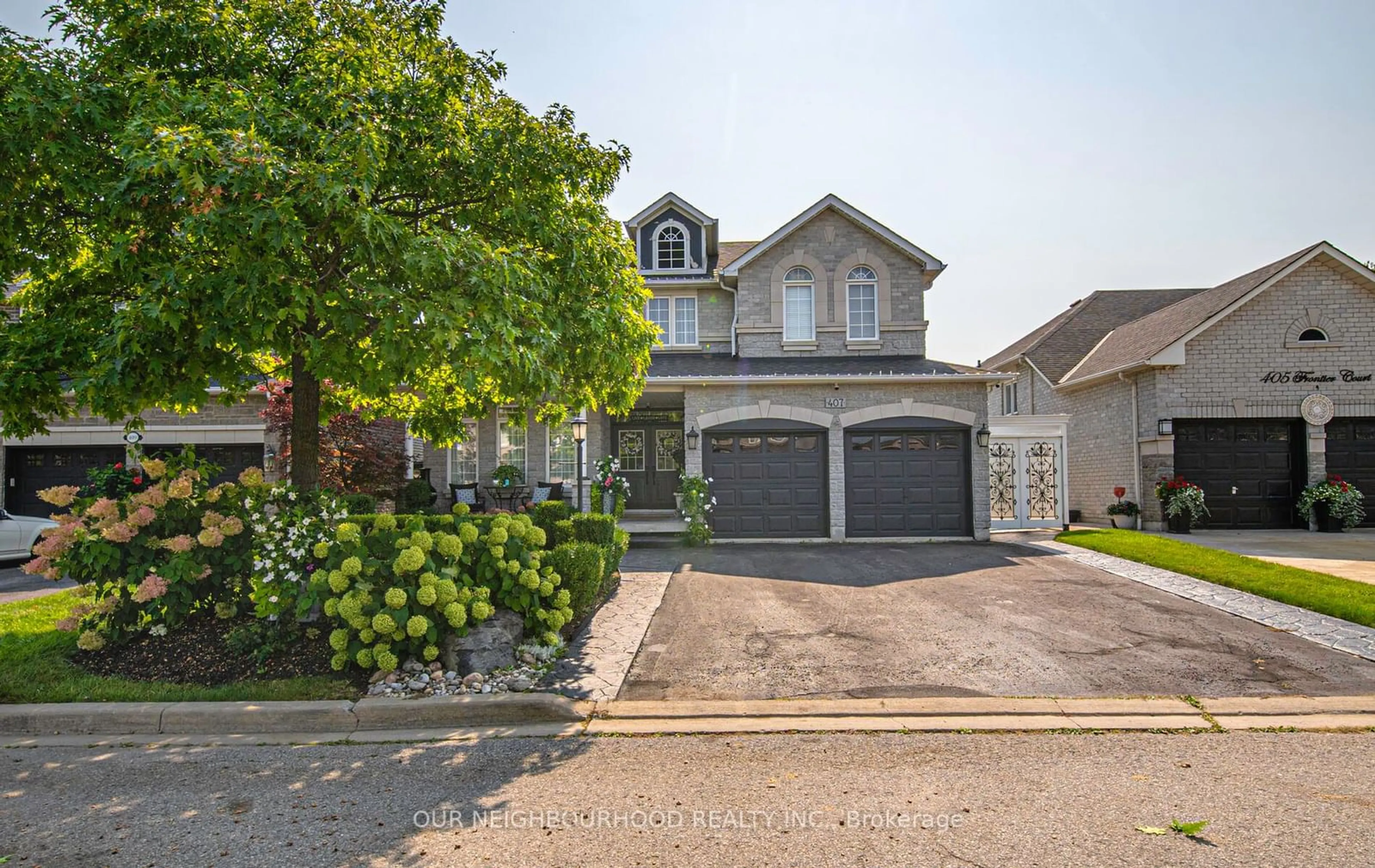 Frontside or backside of a home, the street view for 407 Frontier Crt, Pickering Ontario L1W 4B1