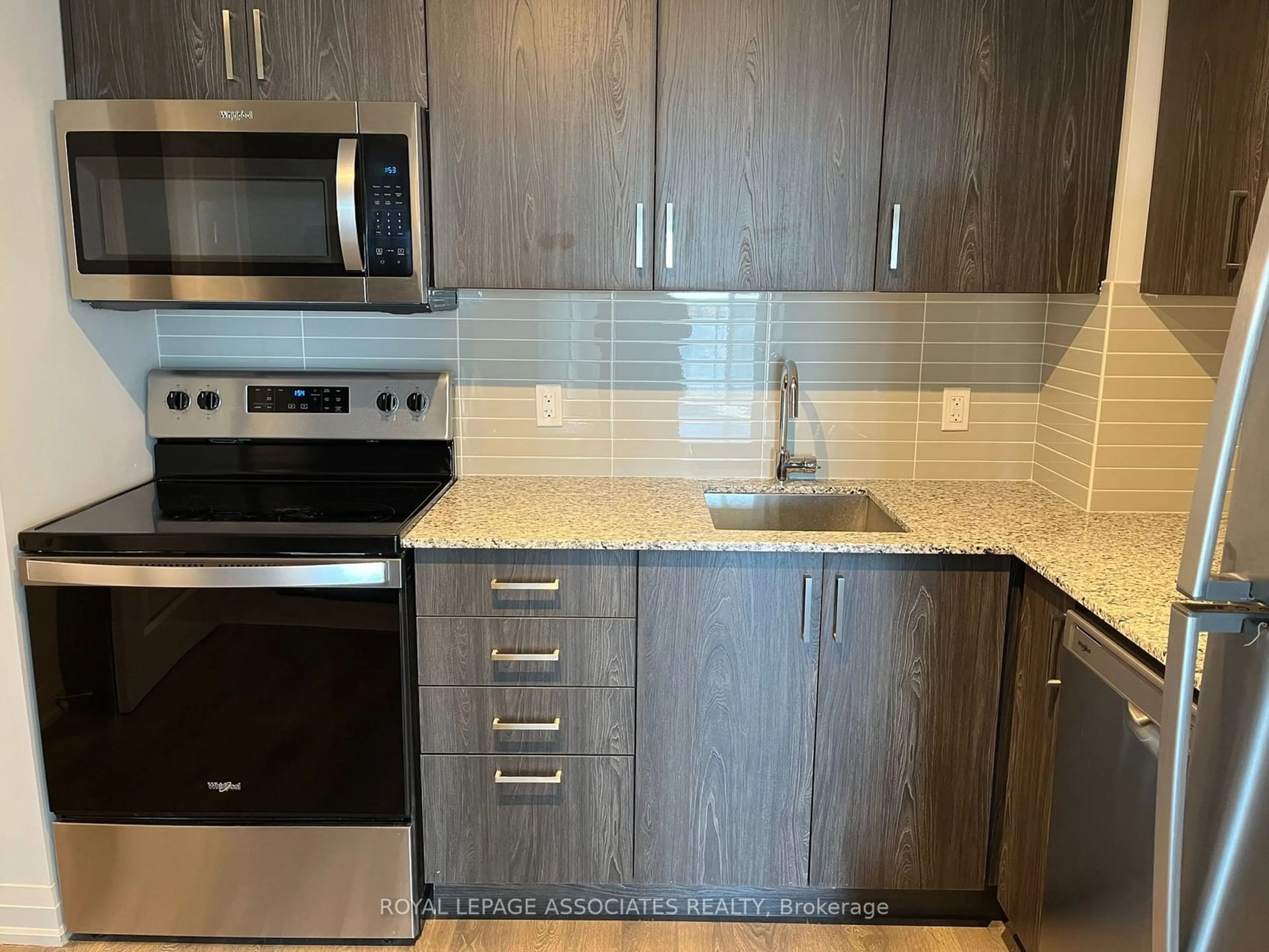 Standard kitchen for 20 Meadowglen Pl #1605, Toronto Ontario M1H 2Y5