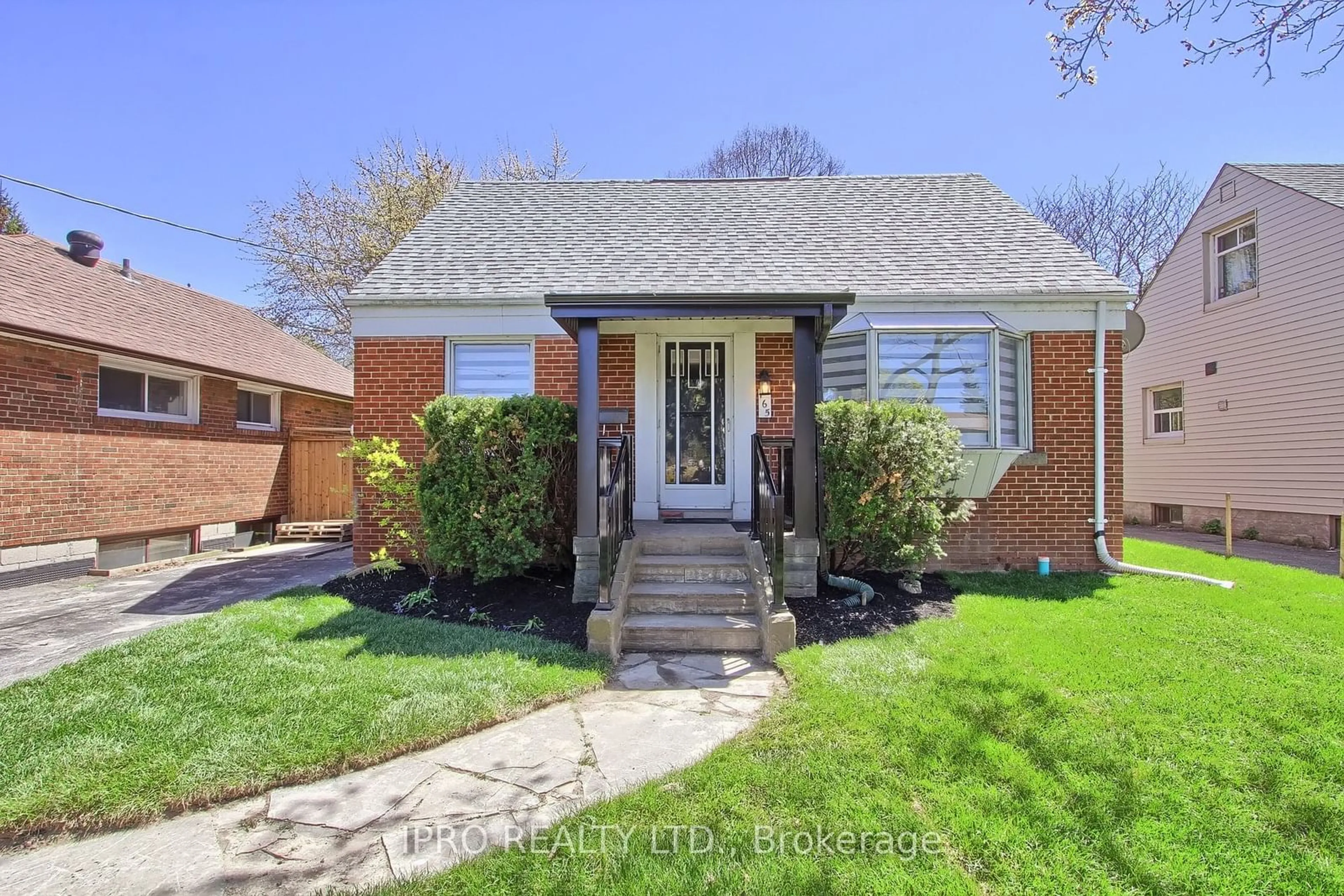 Frontside or backside of a home, the street view for 165 Ellesmere Rd, Toronto Ontario M1R 4C7