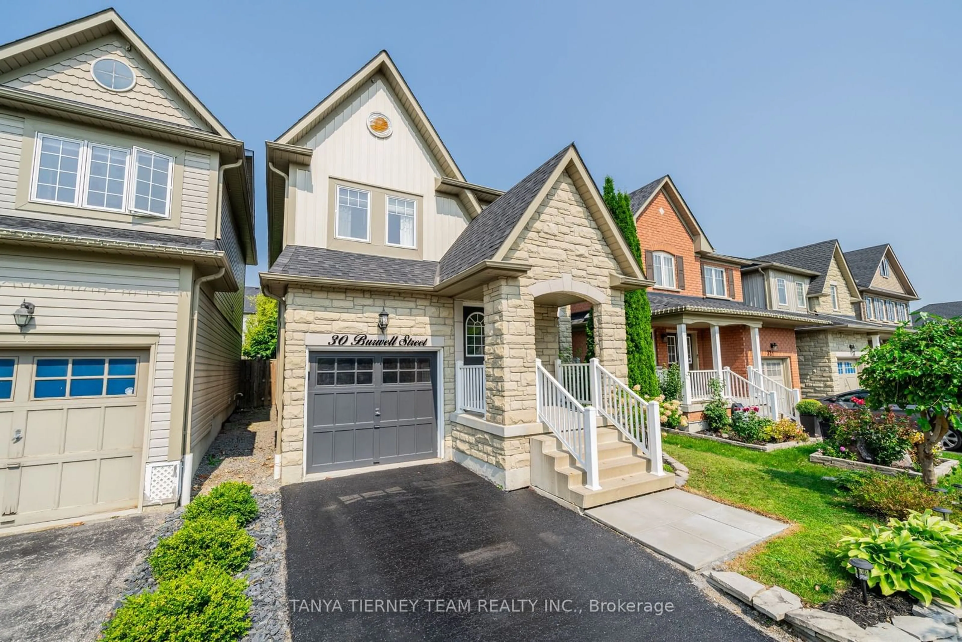 Frontside or backside of a home, cottage for 30 Burwell St, Whitby Ontario L1R 0B7