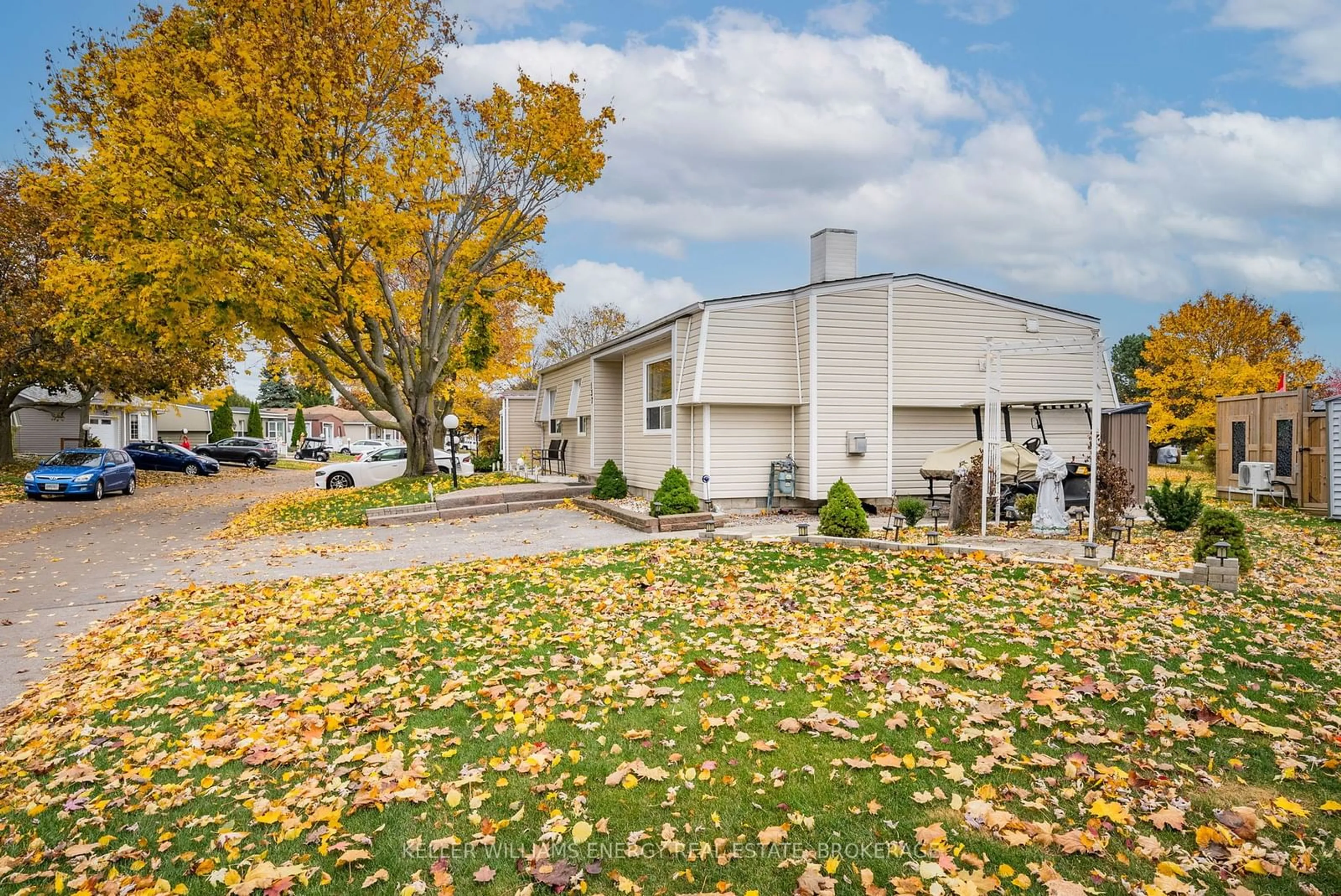 A pic from exterior of the house or condo, the front or back of building for 137 Wilmot Tr, Clarington Ontario L1B 1B9